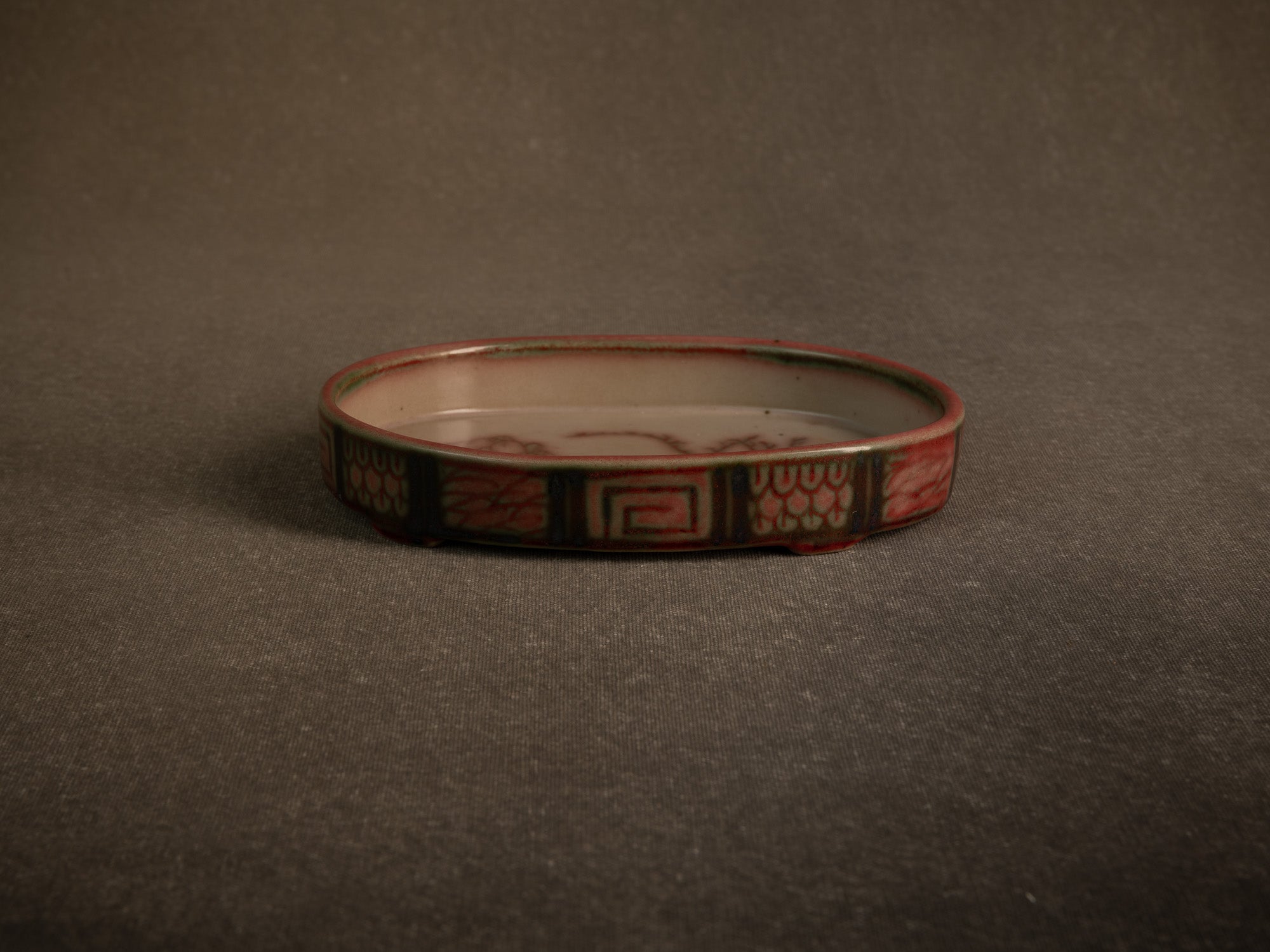 Coupe à bonsaï en grès de Bornholm par Thora Hjorth, Danemark (années 1920)..Bonsaï bowl pot with japonisme landscape in Bornholm stoneware by Thora Hjorth, Denmark (1920's)