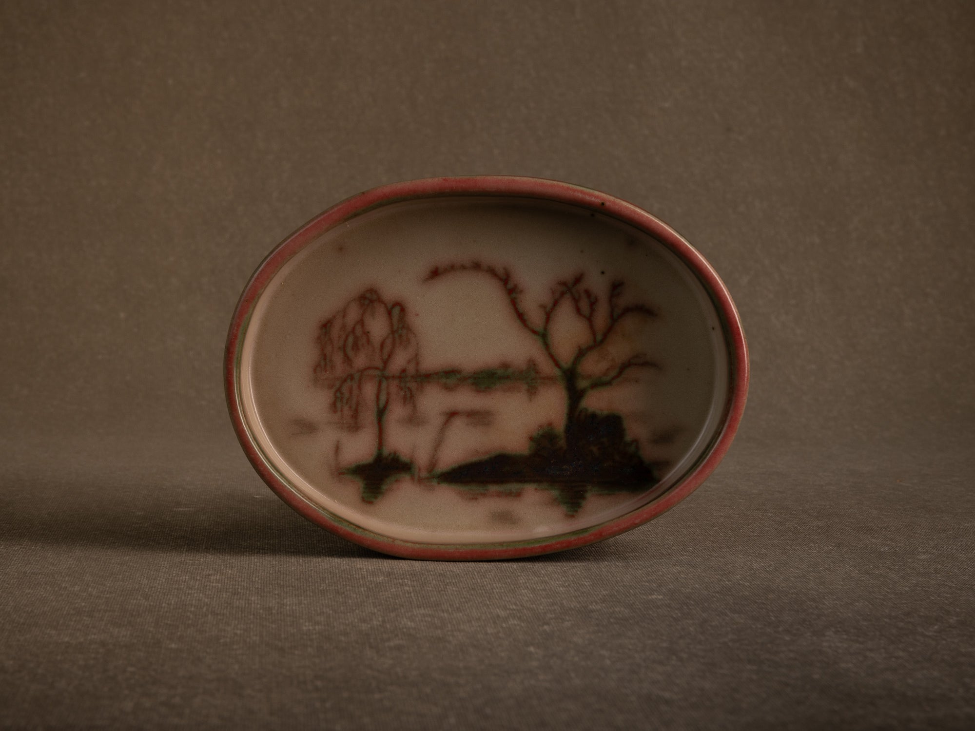 Coupe à bonsaï en grès de Bornholm par Thora Hjorth, Danemark (années 1920)..Bonsaï bowl pot with japonisme landscape in Bornholm stoneware by Thora Hjorth, Denmark (1920's)