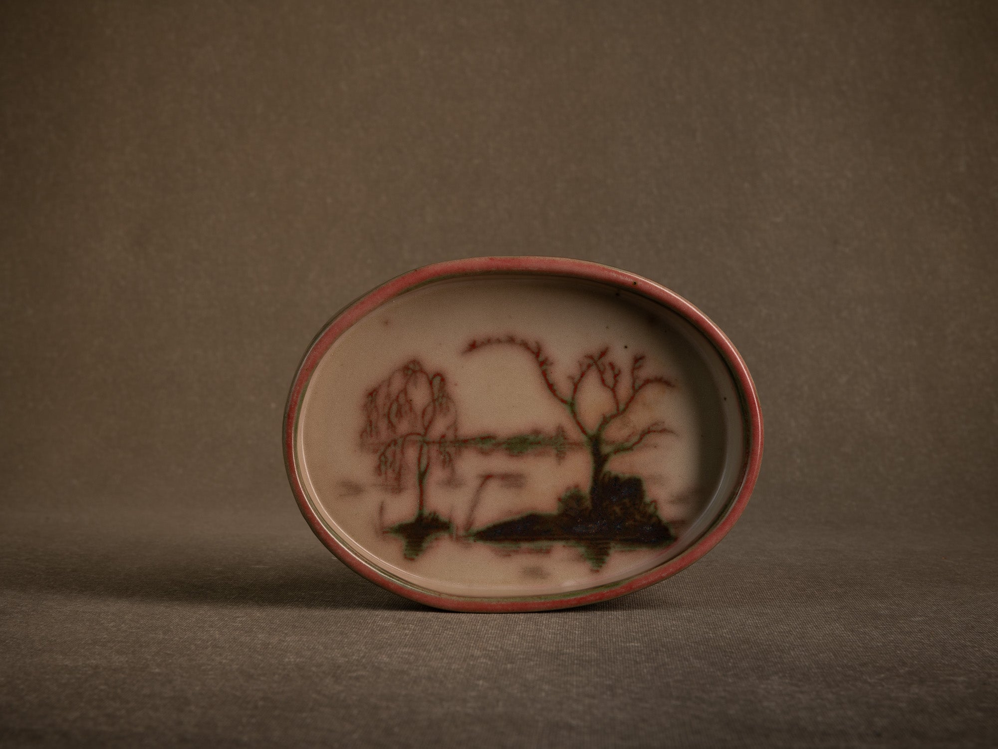 Coupe à bonsaï en grès de Bornholm par Thora Hjorth, Danemark (années 1920)..Bonsaï bowl pot with japonisme landscape in Bornholm stoneware by Thora Hjorth, Denmark (1920's)