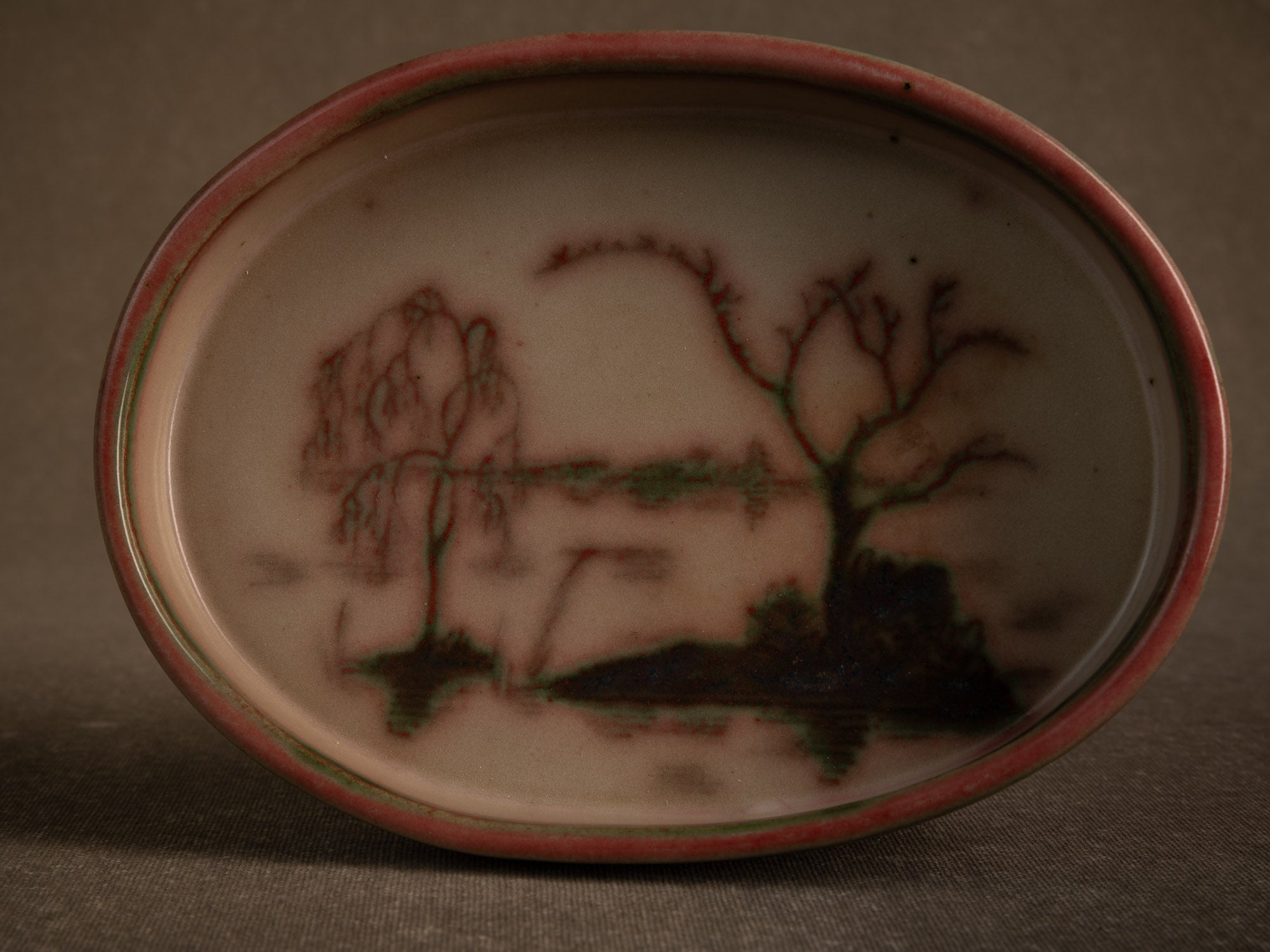 Coupe à bonsaï en grès de Bornholm par Thora Hjorth, Danemark (années 1920)..Bonsaï bowl pot with japonisme landscape in Bornholm stoneware by Thora Hjorth, Denmark (1920's)
