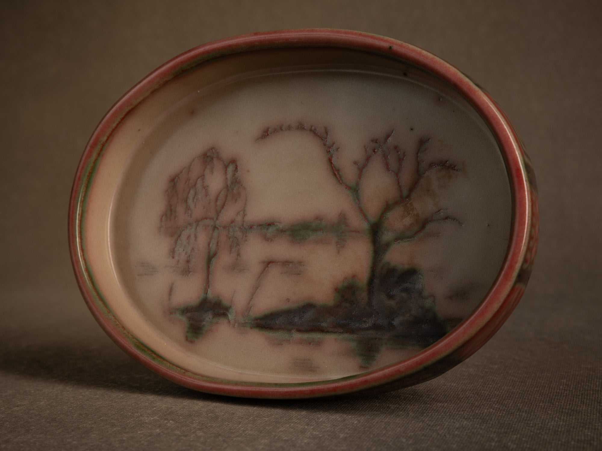 Coupe à bonsaï en grès de Bornholm par Thora Hjorth, Danemark (années 1920)..Bonsaï bowl pot with japonisme landscape in Bornholm stoneware by Thora Hjorth, Denmark (1920's)