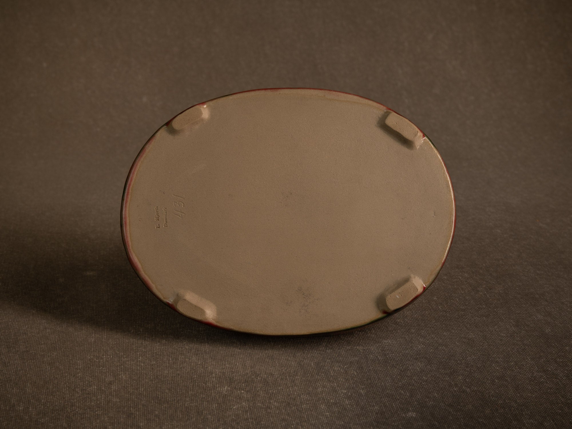 Coupe à bonsaï en grès de Bornholm par Thora Hjorth, Danemark (années 1920)..Bonsaï bowl pot with japonisme landscape in Bornholm stoneware by Thora Hjorth, Denmark (1920's)