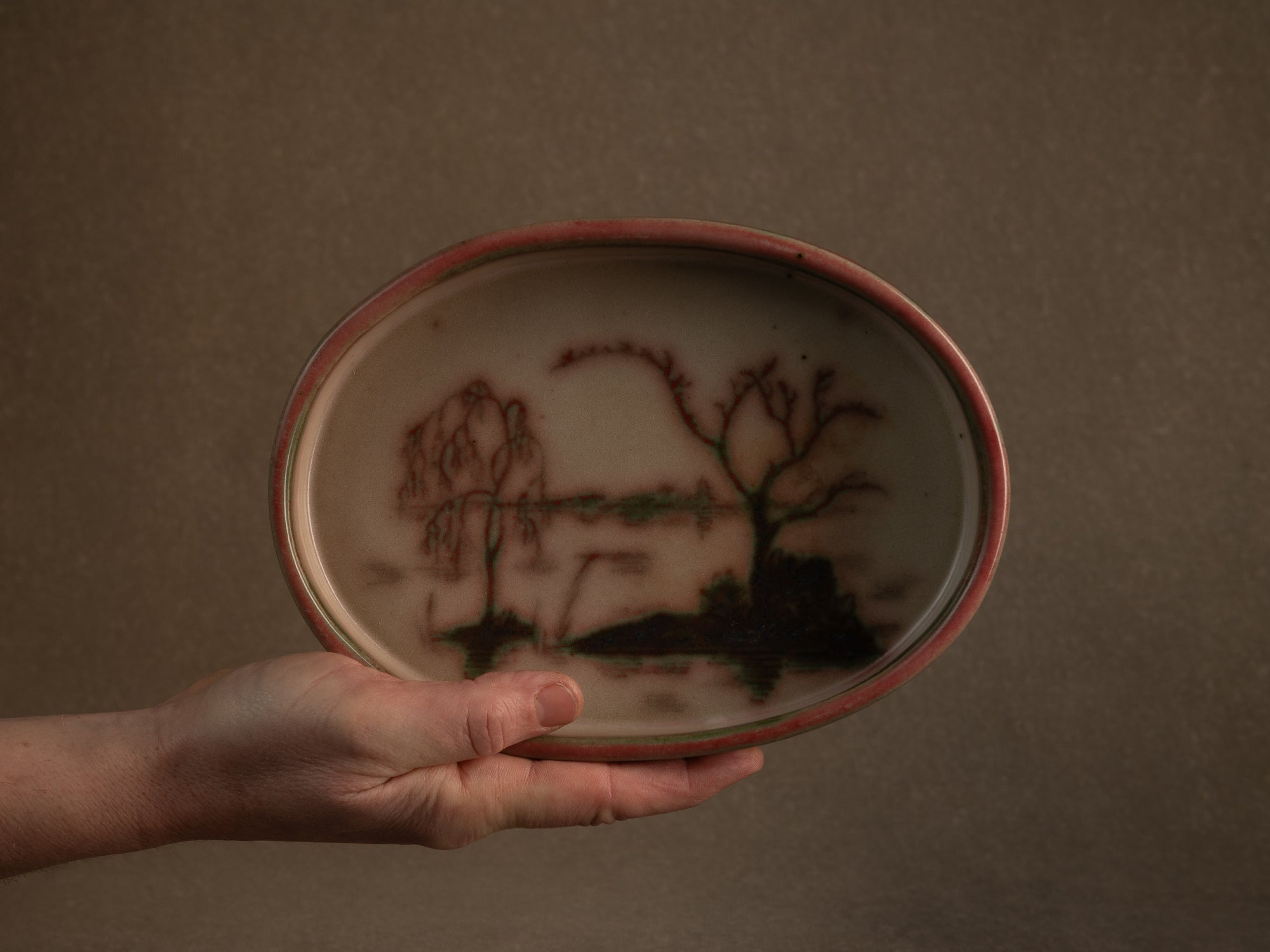 Coupe à bonsaï en grès de Bornholm par Thora Hjorth, Danemark (années 1920)..Bonsaï bowl pot with japonisme landscape in Bornholm stoneware by Thora Hjorth, Denmark (1920's)