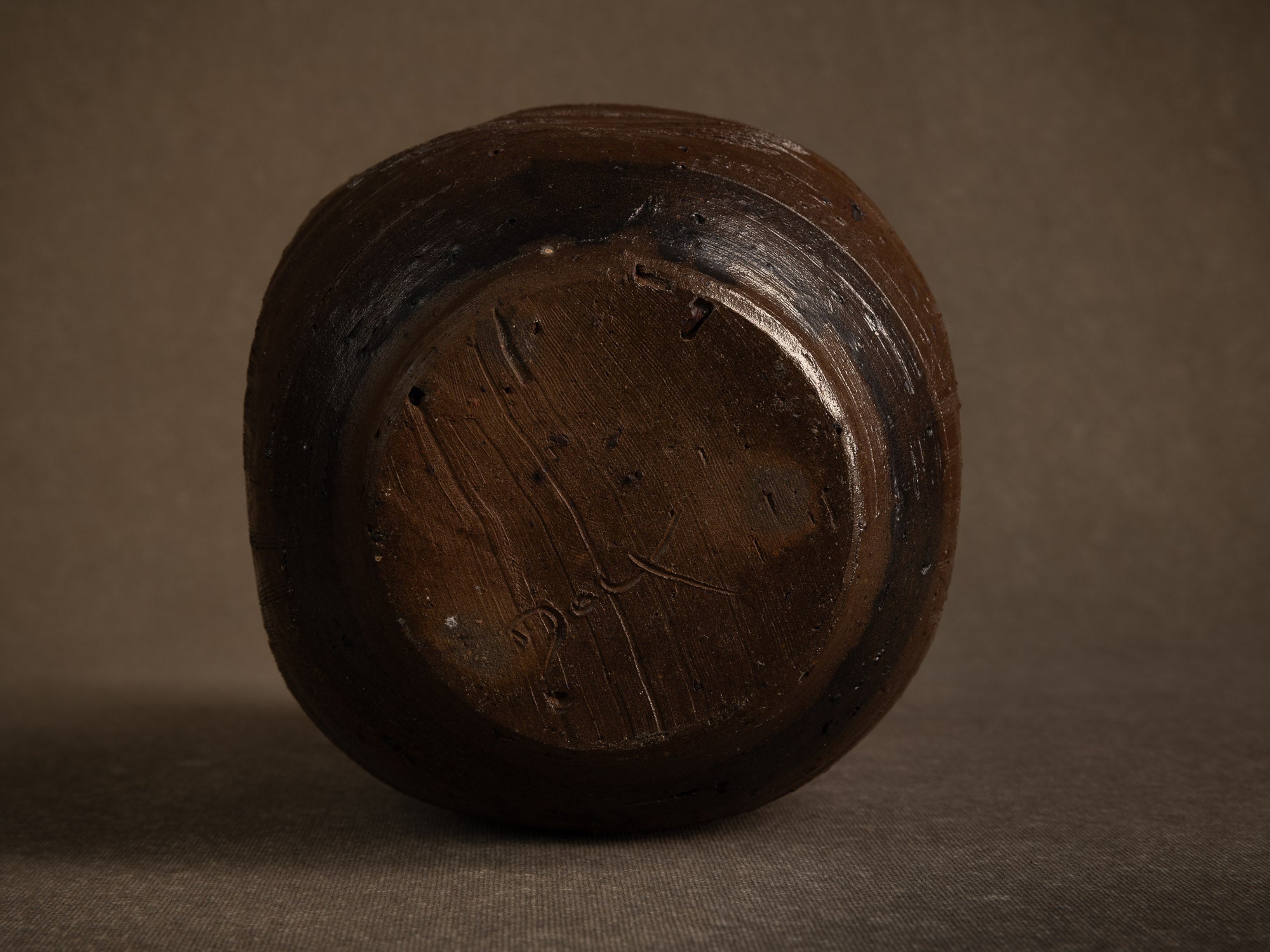 Jarre tsubo en grès de Jean‑Michel Doix, France (vers 1975)..Stoneware tsubo jar by Jean‑Michel Doix, France (c. 1975)