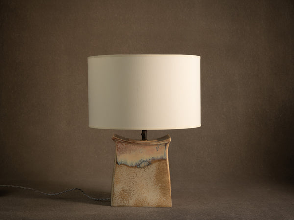 Rare pied de lampe Torii en porcelaine d'Yves Mohy pour Virebent, France (vers 1969-70)..Rare torii porcelain lamp by Yves Mohy for Virebent, France (circa 1969-70)