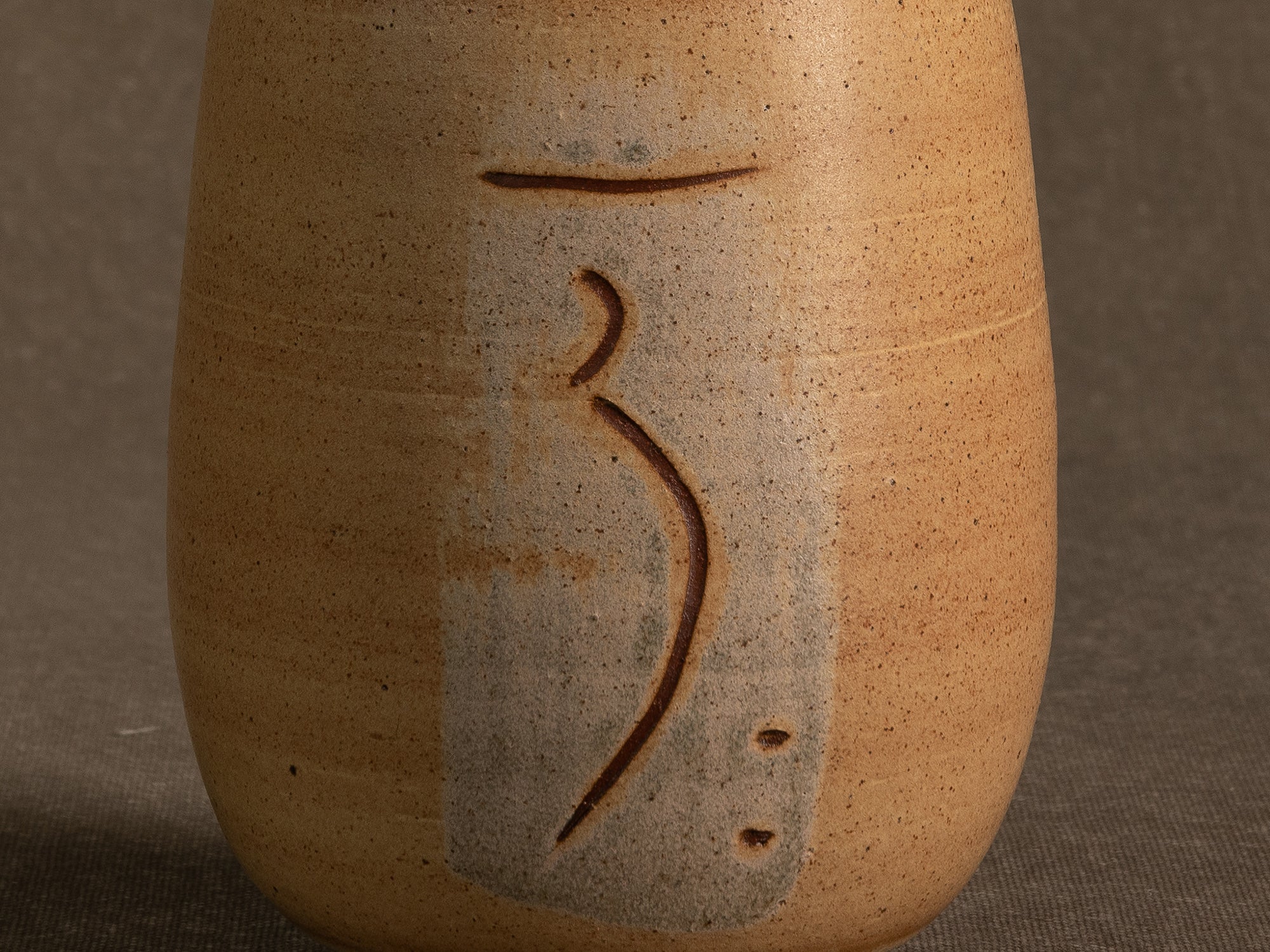 Pot couvert en grès, France (vers 1990)..Lidded stoneware pot / box, France (circa 1990)