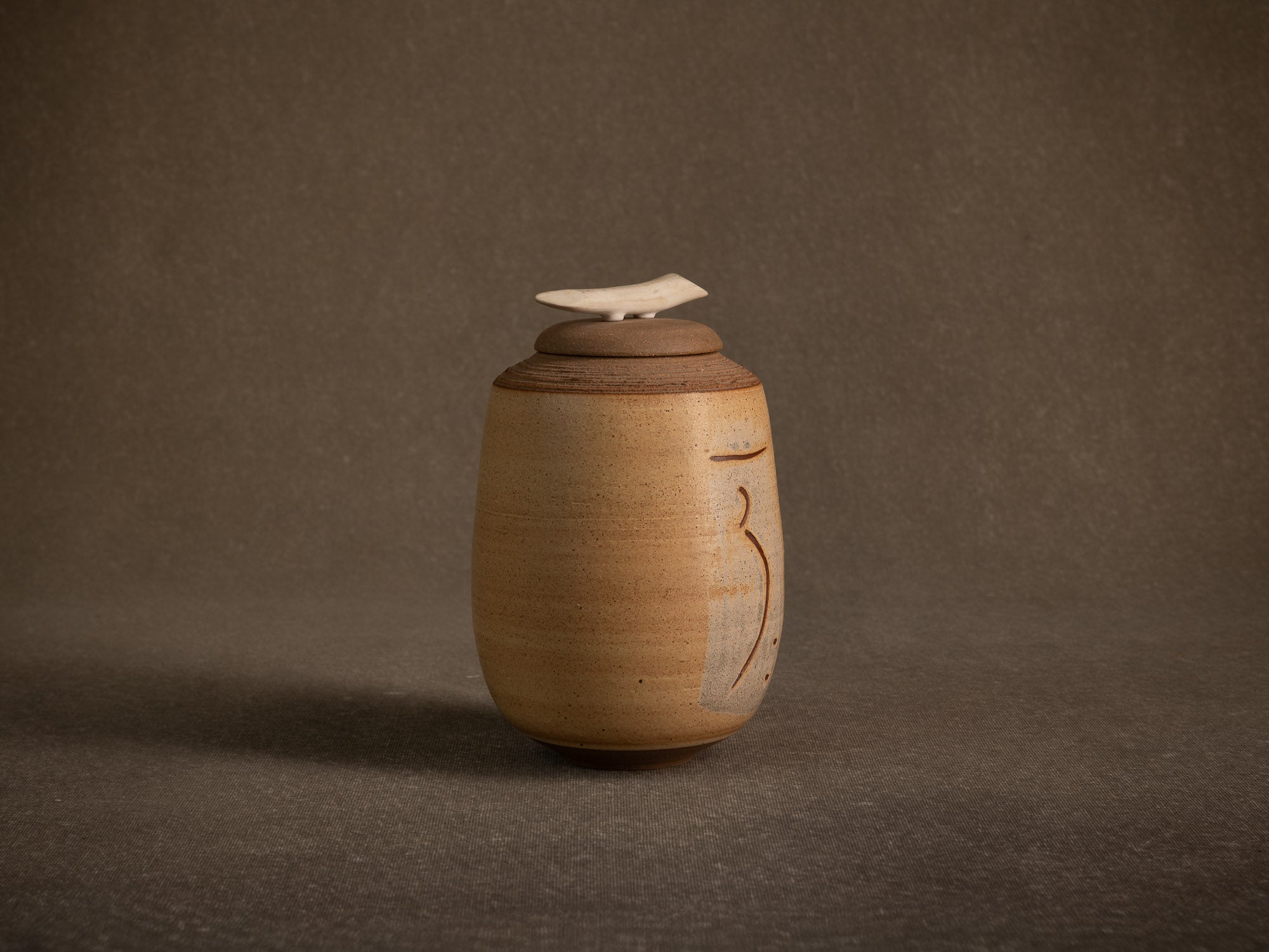 Pot couvert en grès, France (vers 1990)..Lidded stoneware pot / box, France (circa 1990)