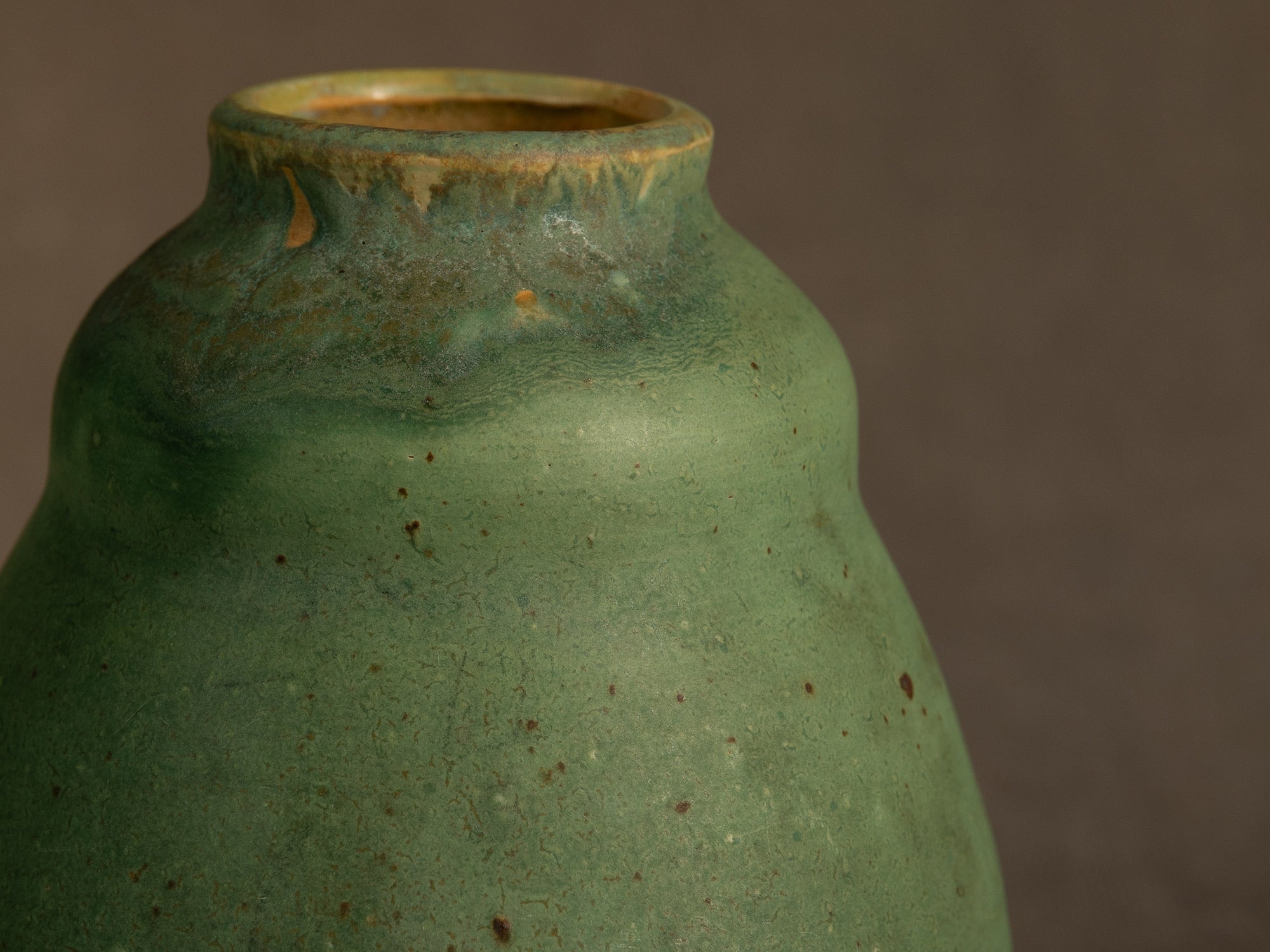 Vase tokkuri en grès de Jean Garillon à Soufflenheim, France (vers 1920)..Nice tokkuri gourd-shaped stoneware vase by Jean Garillon in Soufflenheim, France (circa 1920)