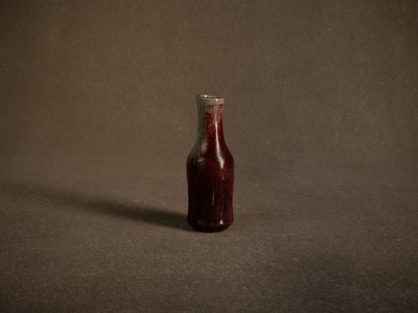 Remarquable vase en grès sang de boeuf d'Alain Gaudebert, France (vers 2000)..Stoneware oxblood glaze bottle vase by Alain Gaudebert, France (circa 2000)