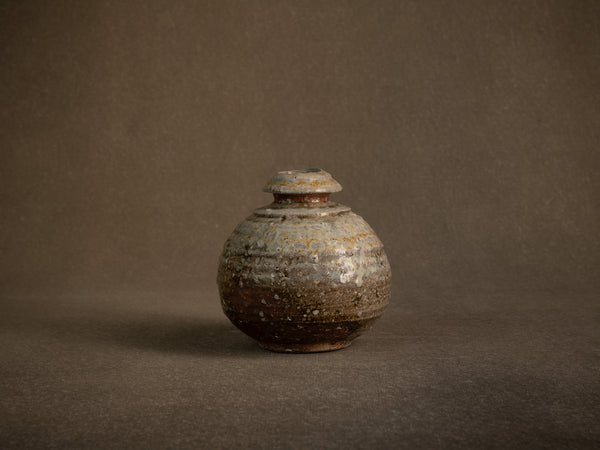 Vase en grès dans le style de shigaraki, Belgique (vers 1990)..Stoneware vase in the Shigaraki style, Belgium (circa 1990)