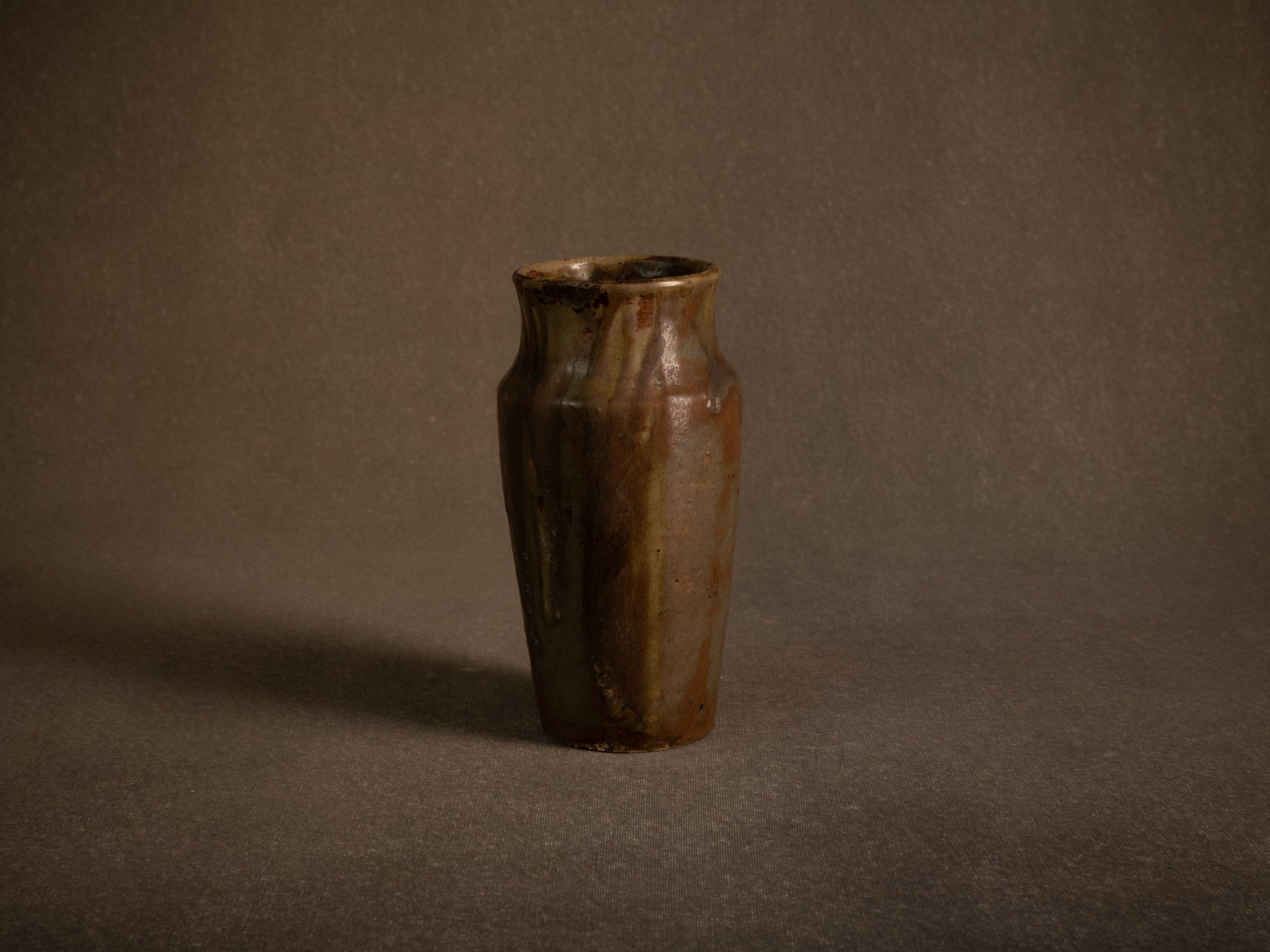 Vase en grès d'Albert Jacques à Saint‑Amand‑en‑Puisaye, France (vers 1920-25)..Oustanding japonisme stoneware vase by Albert Jacques in Saint‑Amand‑en‑Puisaye, France (circa 1920–25)