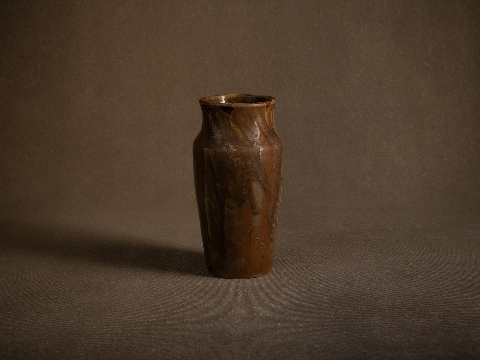 Vase en grès d'Albert Jacques à Saint‑Amand‑en‑Puisaye, France (vers 1920-25)..Oustanding japonisme stoneware vase by Albert Jacques in Saint‑Amand‑en‑Puisaye, France (circa 1920–25)