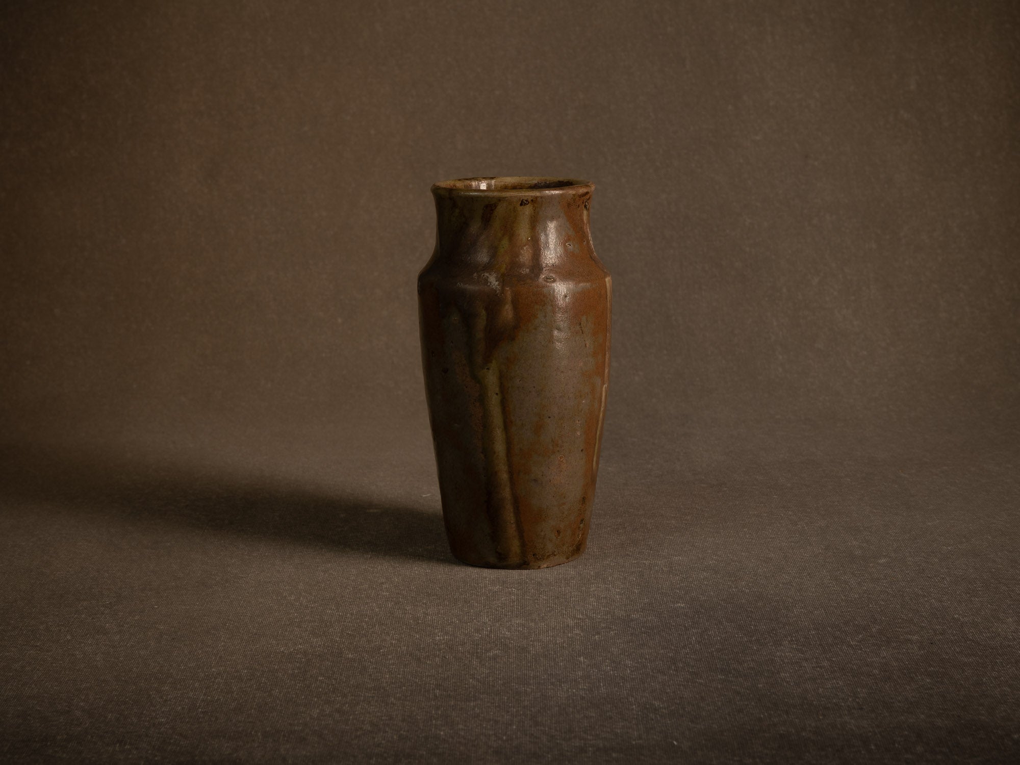 Vase en grès d'Albert Jacques à Saint‑Amand‑en‑Puisaye, France (vers 1920-25)..Oustanding japonisme stoneware vase by Albert Jacques in Saint‑Amand‑en‑Puisaye, France (circa 1920–25)
