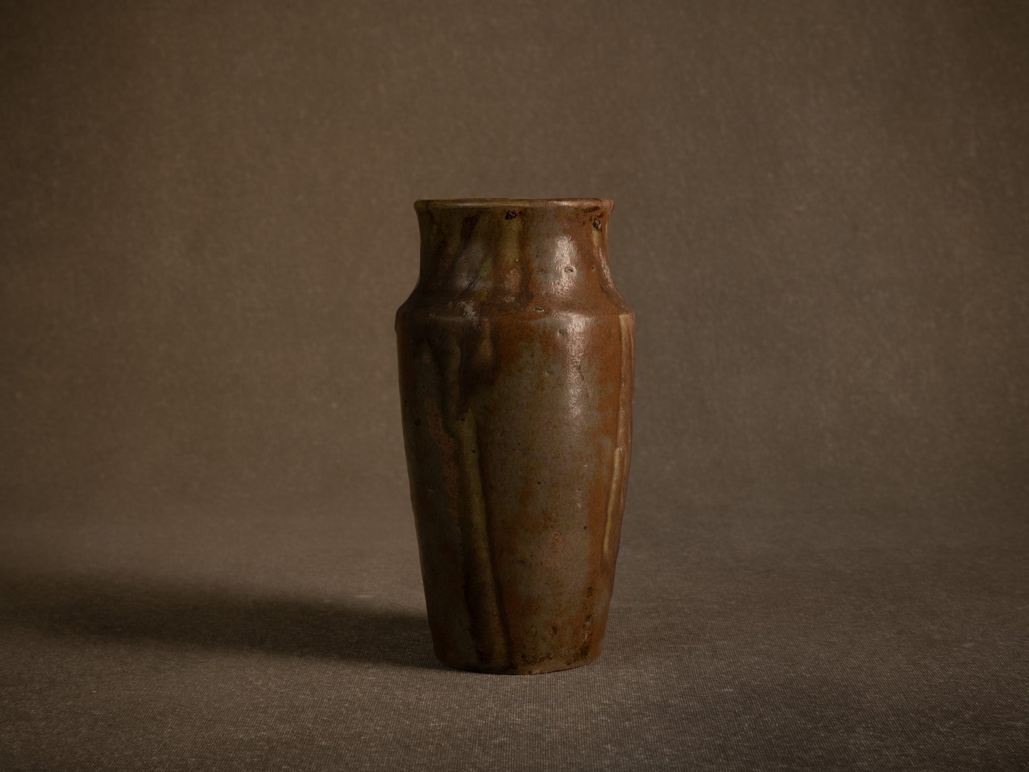 Vase en grès d'Albert Jacques à Saint‑Amand‑en‑Puisaye, France (vers 1920-25)..Oustanding japonisme stoneware vase by Albert Jacques in Saint‑Amand‑en‑Puisaye, France (circa 1920–25)
