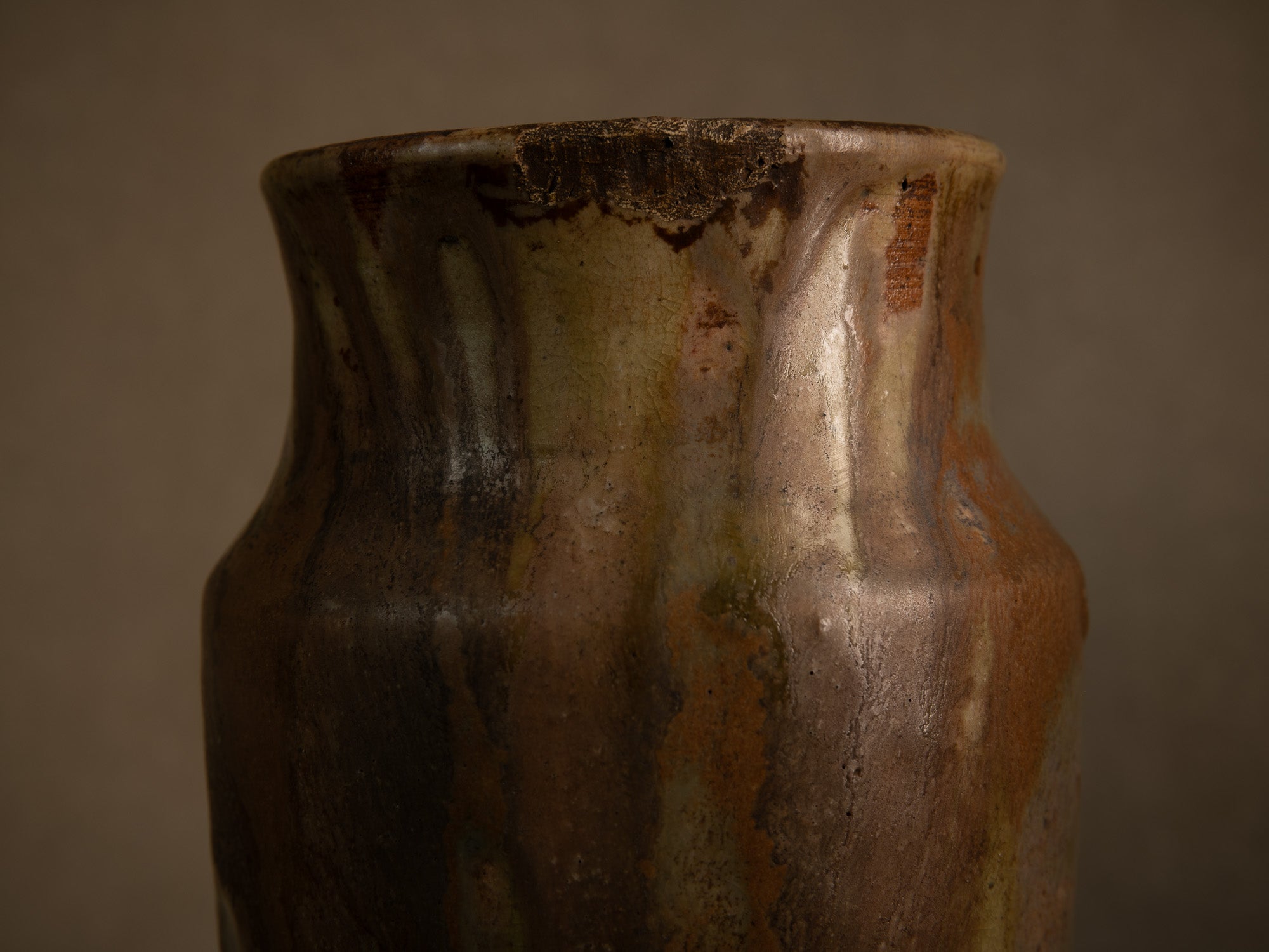 Vase en grès d'Albert Jacques à Saint‑Amand‑en‑Puisaye, France (vers 1920-25)..Oustanding japonisme stoneware vase by Albert Jacques in Saint‑Amand‑en‑Puisaye, France (circa 1920–25)