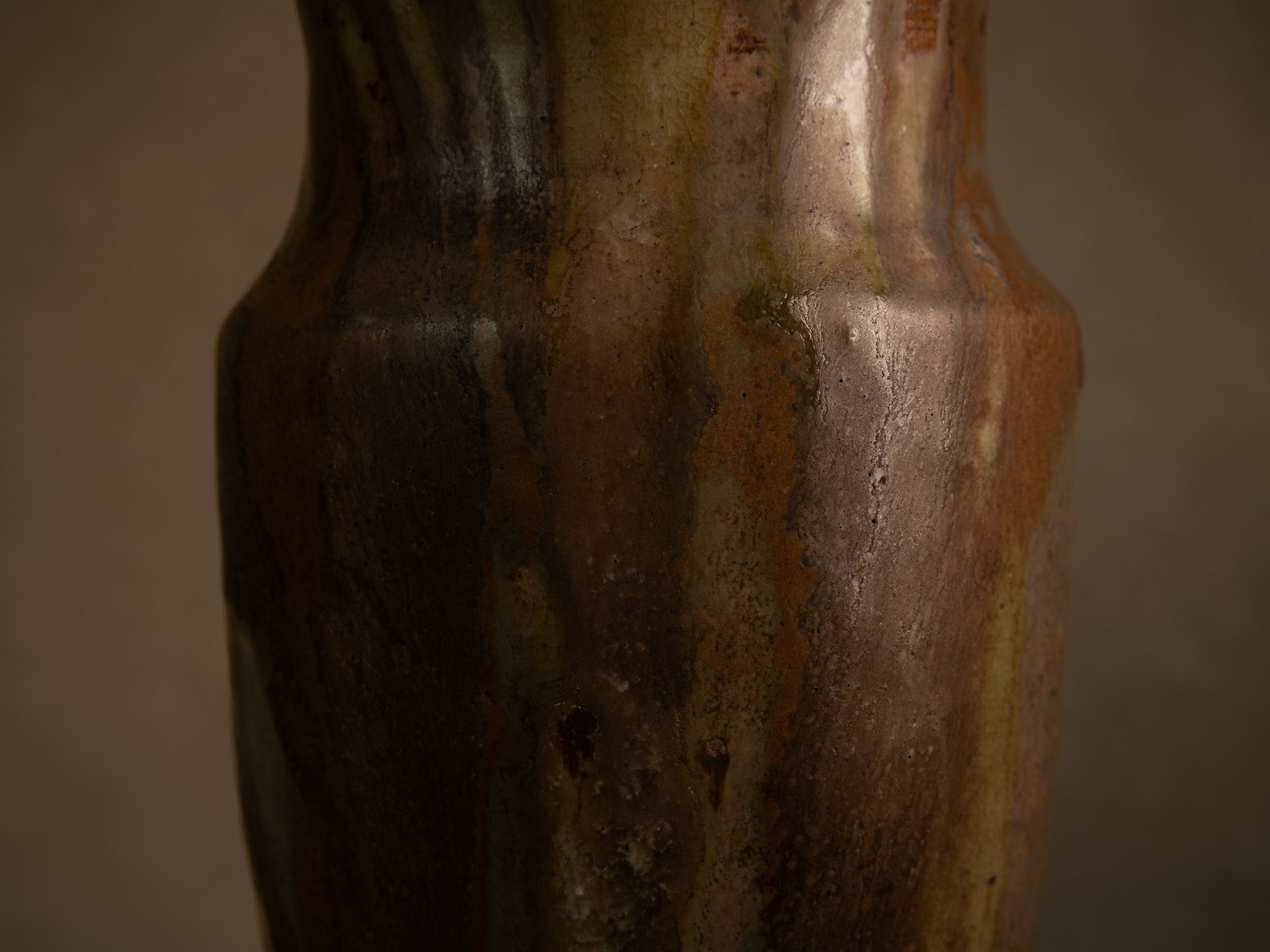 Vase en grès d'Albert Jacques à Saint‑Amand‑en‑Puisaye, France (vers 1920-25)..Oustanding japonisme stoneware vase by Albert Jacques in Saint‑Amand‑en‑Puisaye, France (circa 1920–25)
