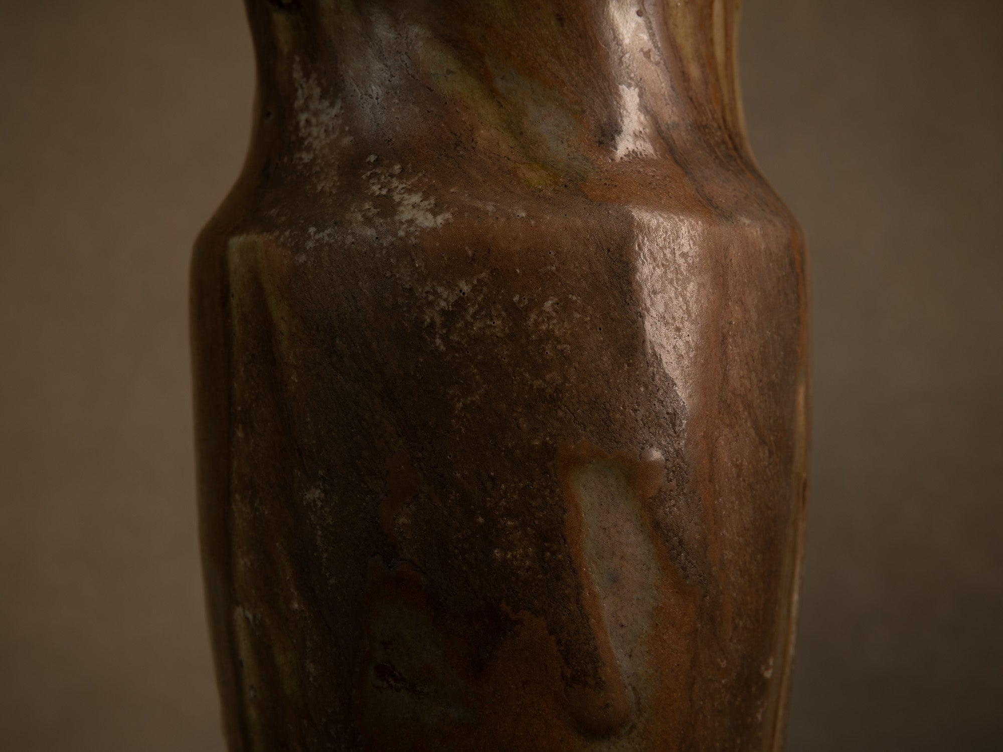 Vase en grès d'Albert Jacques à Saint‑Amand‑en‑Puisaye, France (vers 1920-25)..Oustanding japonisme stoneware vase by Albert Jacques in Saint‑Amand‑en‑Puisaye, France (circa 1920–25)