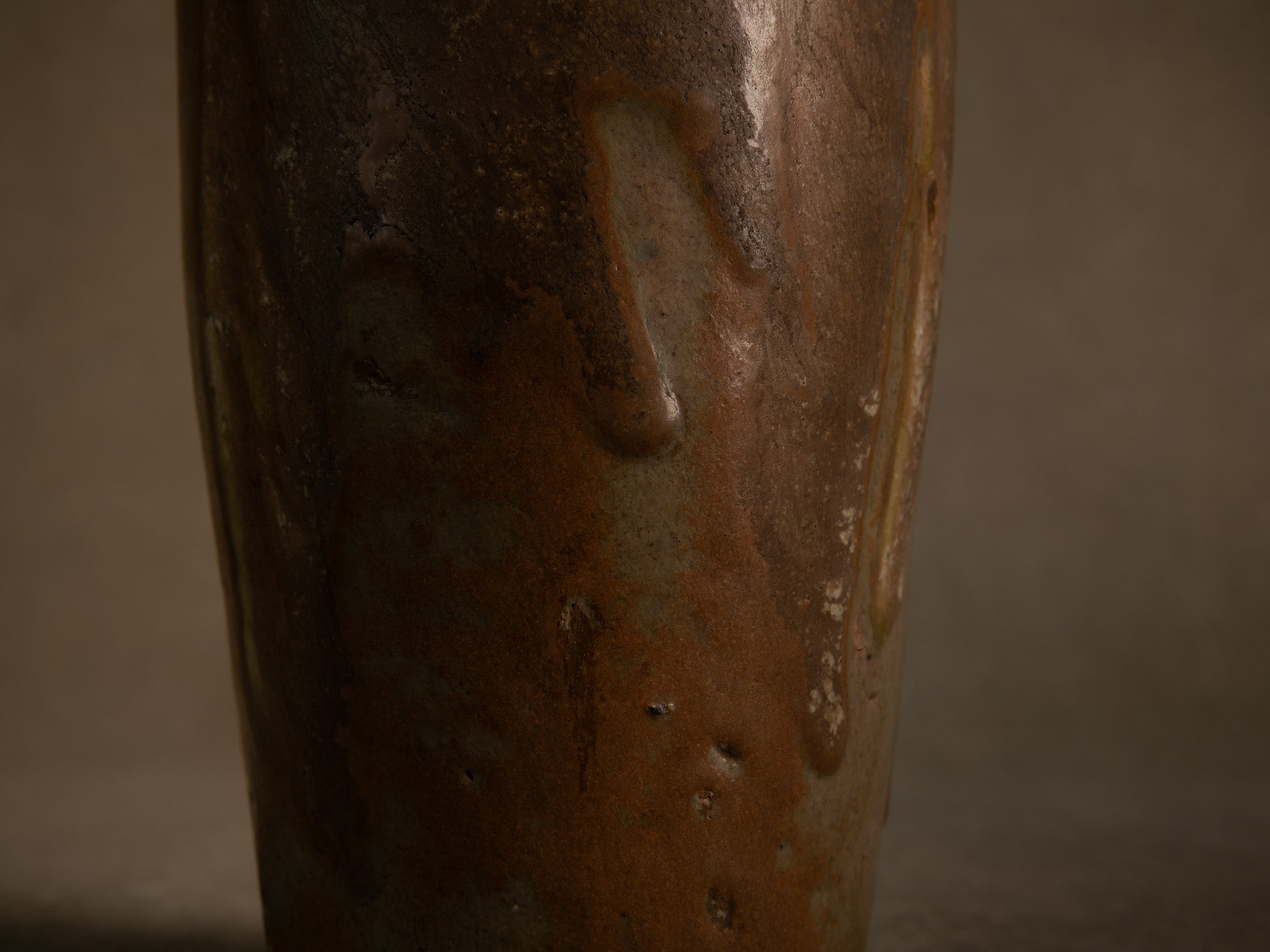 Vase en grès d'Albert Jacques à Saint‑Amand‑en‑Puisaye, France (vers 1920-25)..Oustanding japonisme stoneware vase by Albert Jacques in Saint‑Amand‑en‑Puisaye, France (circa 1920–25)
