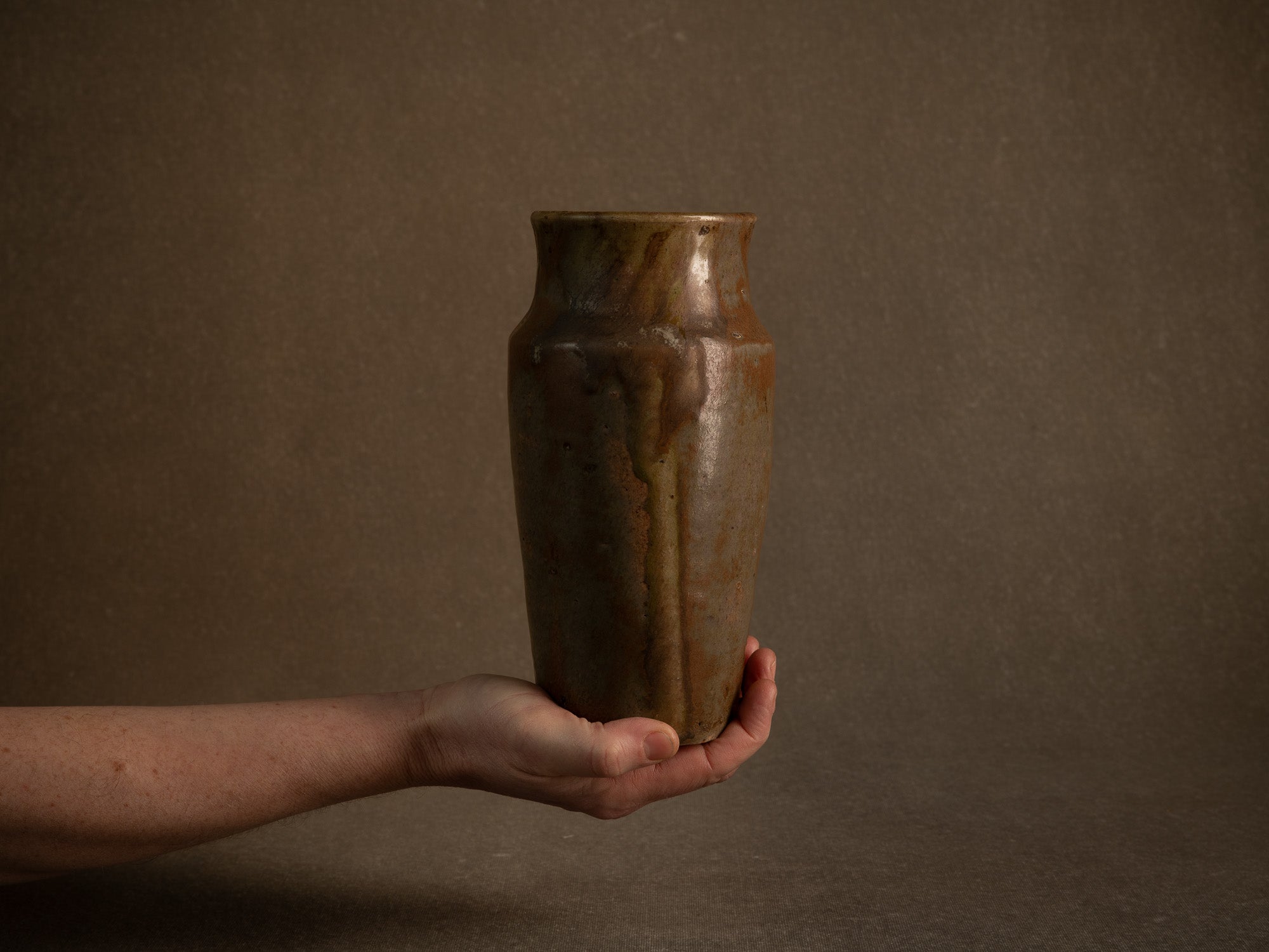 Vase en grès d'Albert Jacques à Saint‑Amand‑en‑Puisaye, France (vers 1920-25)..Oustanding japonisme stoneware vase by Albert Jacques in Saint‑Amand‑en‑Puisaye, France (circa 1920–25)