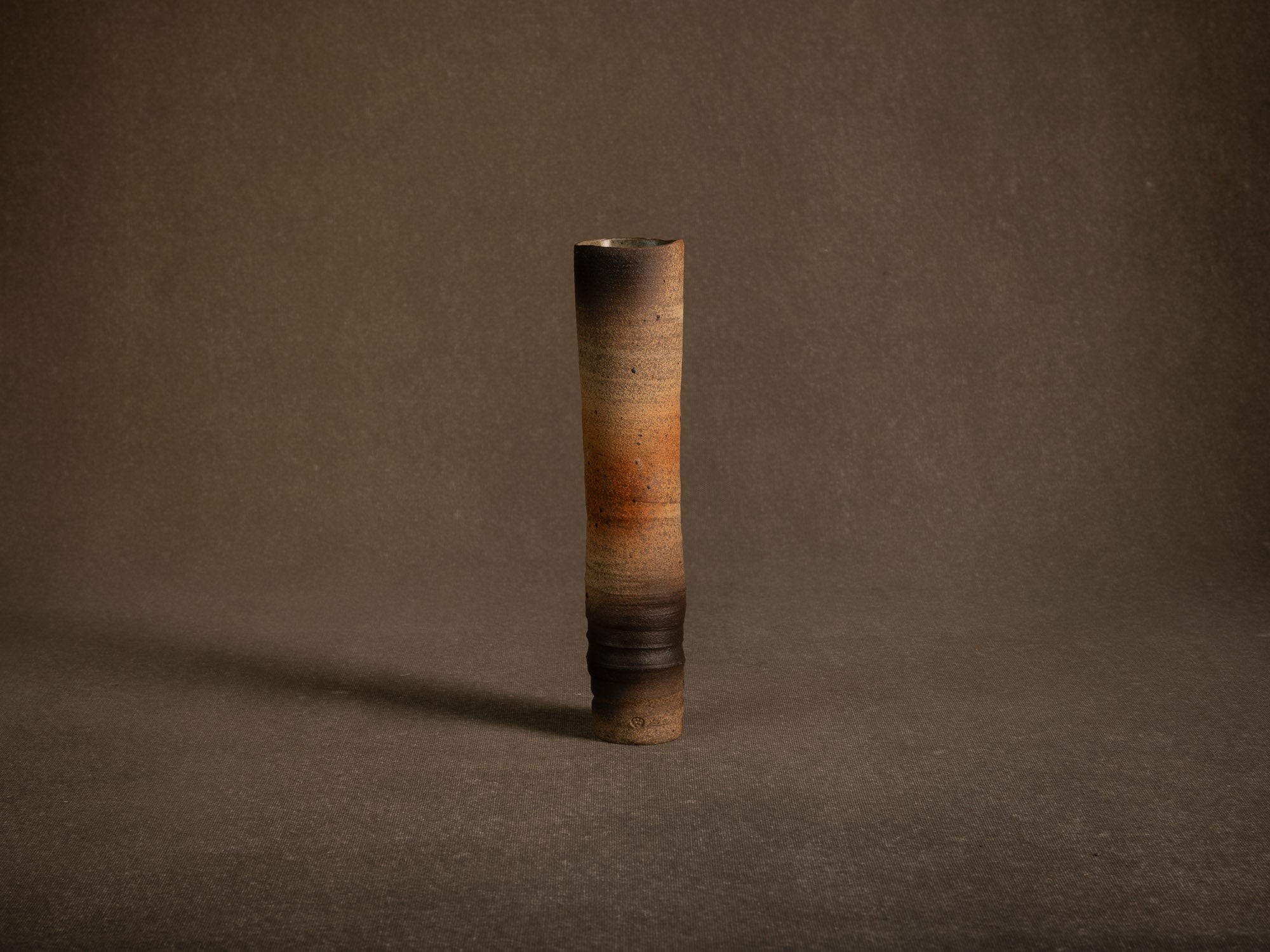 Vase rouleau en grès tourné par Jean-Paul et Suzy Brunet, Atelier Palègre, France (circa 1975)..Stoneware cylinder vase thrown by Jean-Paul and Suzy Brunet, Atelier Palègre, France (circa 1975)