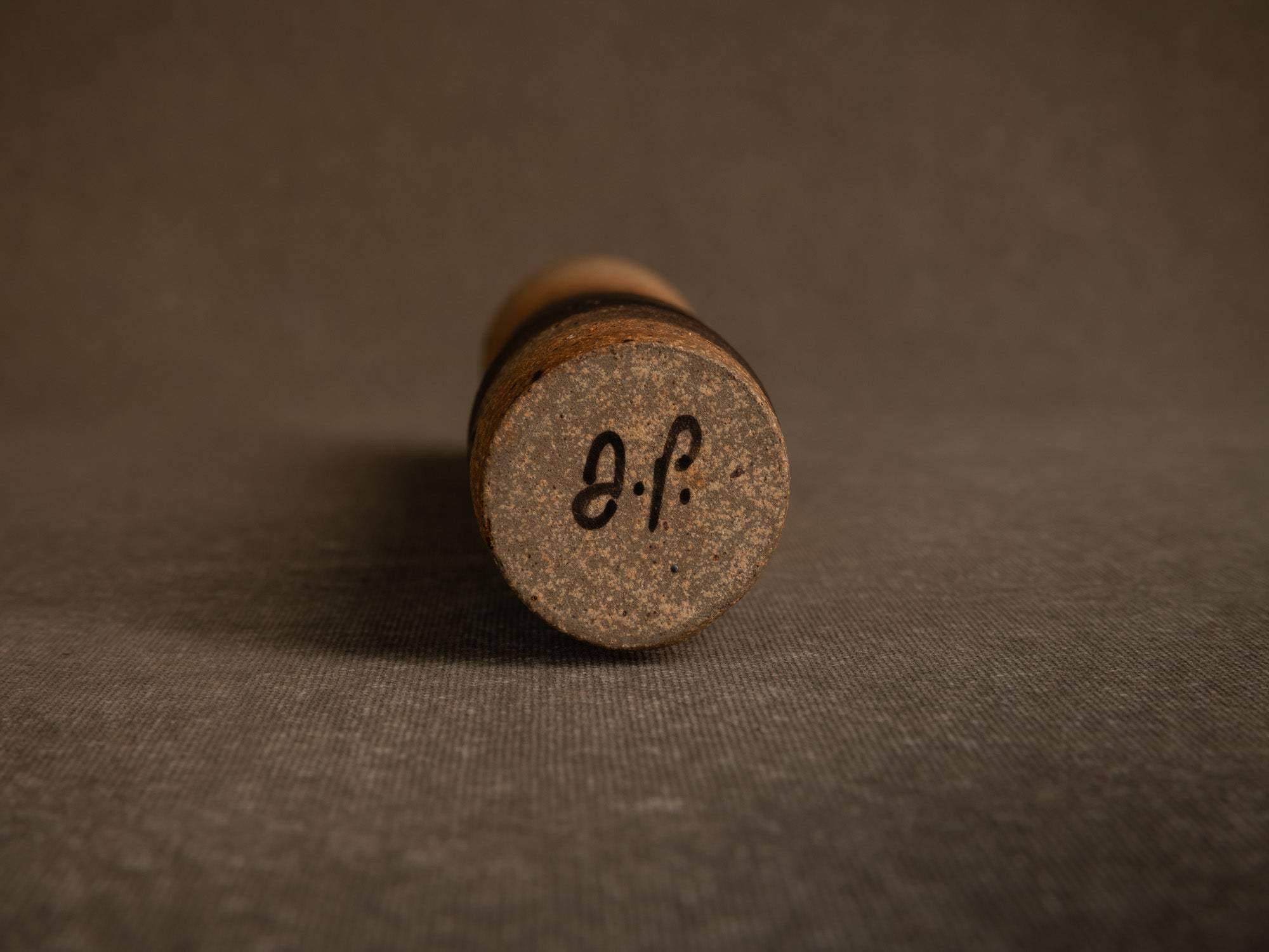 Vase rouleau en grès tourné par Jean-Paul et Suzy Brunet, Atelier Palègre, France (circa 1975)..Stoneware cylinder vase thrown by Jean-Paul and Suzy Brunet, Atelier Palègre, France (circa 1975)