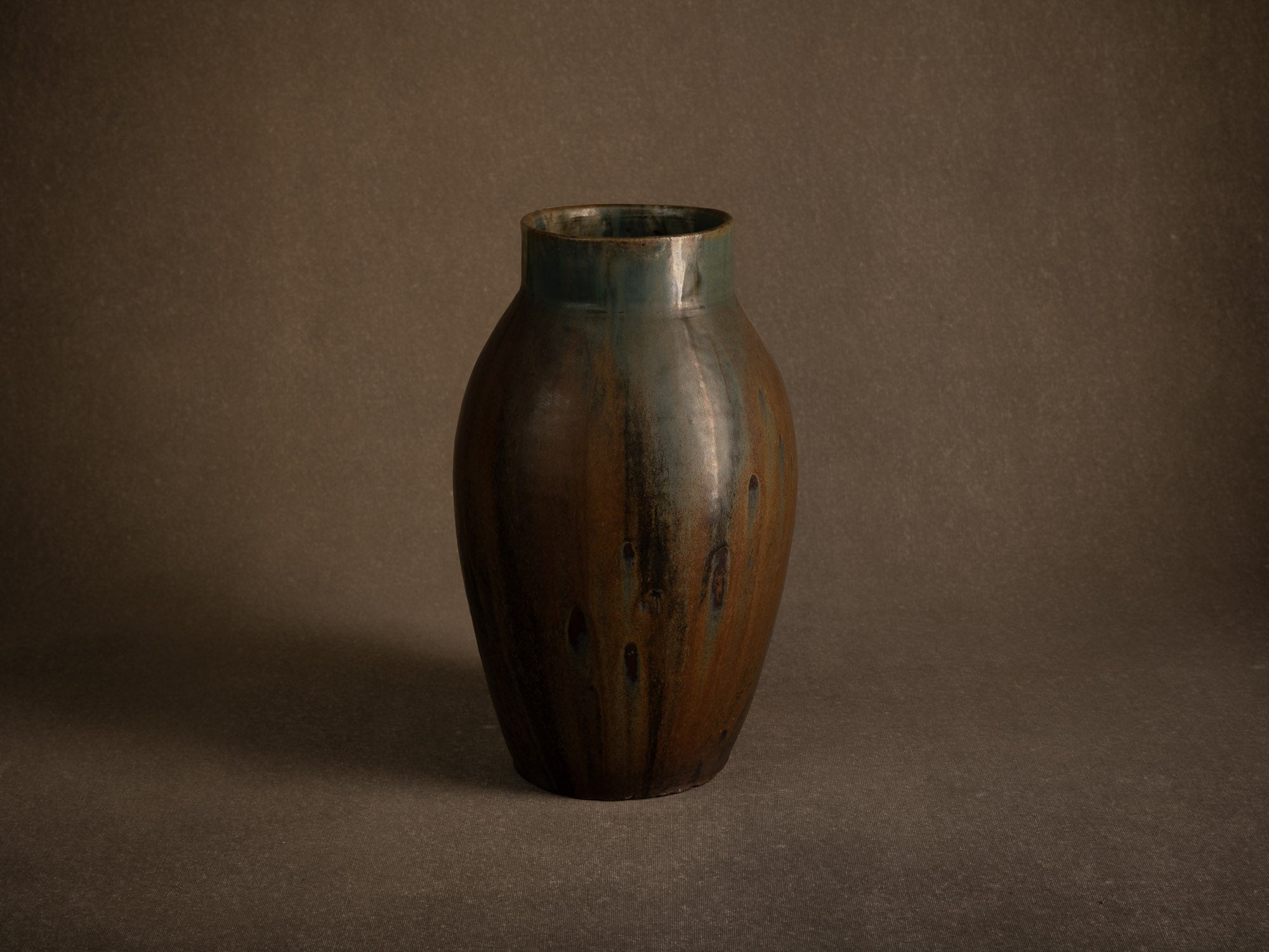 Remarquable vase en grès japoniste de Nils de Barck à Saint‑Amand‑en‑Puisaye, France (vers 1895-1900)..Oustanding Carriès school japonisme stoneware vase by Nils de Barck in Puisaye, France (circa 1895-1900)
