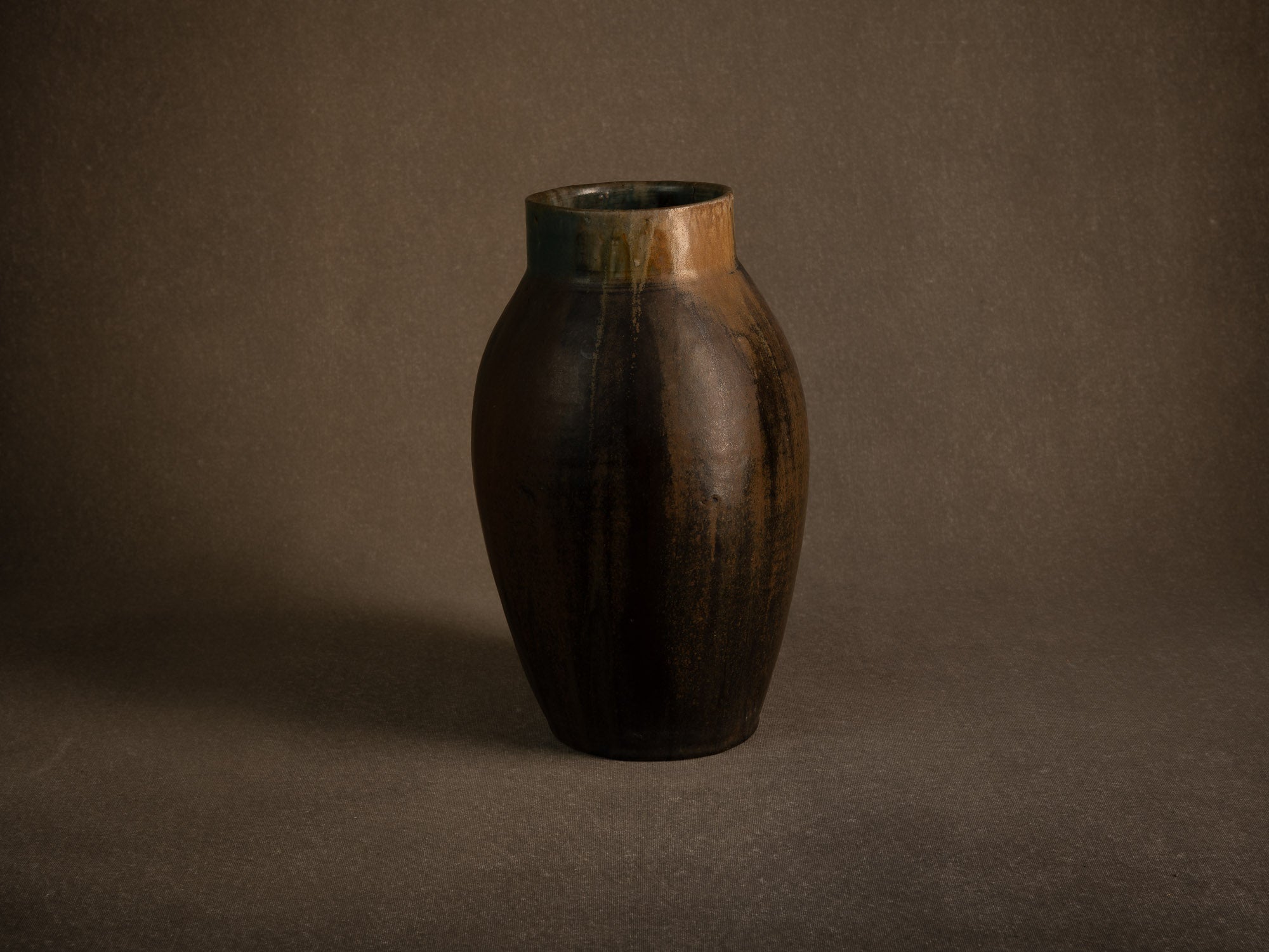 Remarquable vase en grès japoniste de Nils de Barck à Saint‑Amand‑en‑Puisaye, France (vers 1895-1900)..Oustanding Carriès school japonisme stoneware vase by Nils de Barck in Puisaye, France (circa 1895-1900)