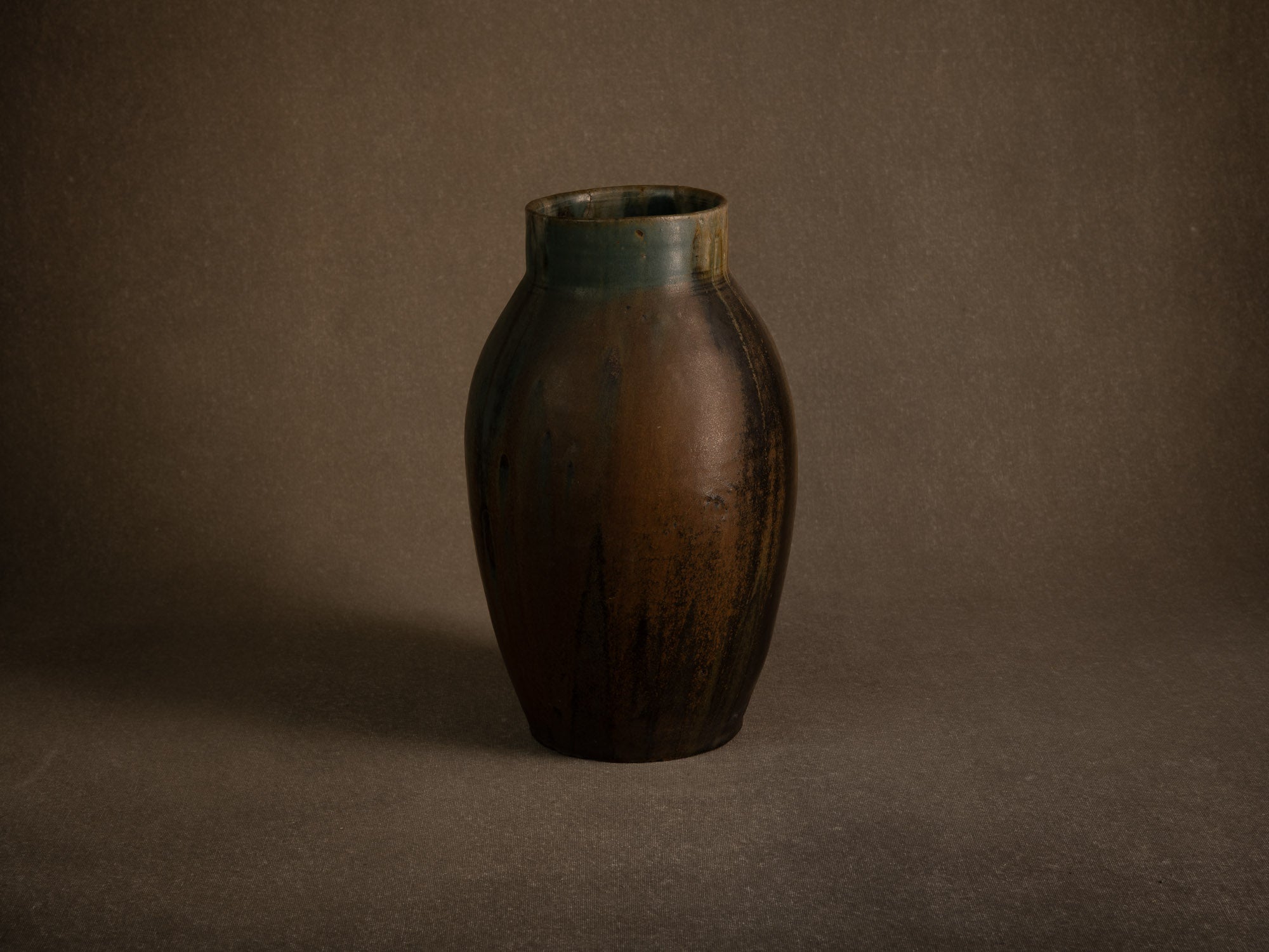 Remarquable vase en grès japoniste de Nils de Barck à Saint‑Amand‑en‑Puisaye, France (vers 1895-1900)..Oustanding Carriès school japonisme stoneware vase by Nils de Barck in Puisaye, France (circa 1895-1900)