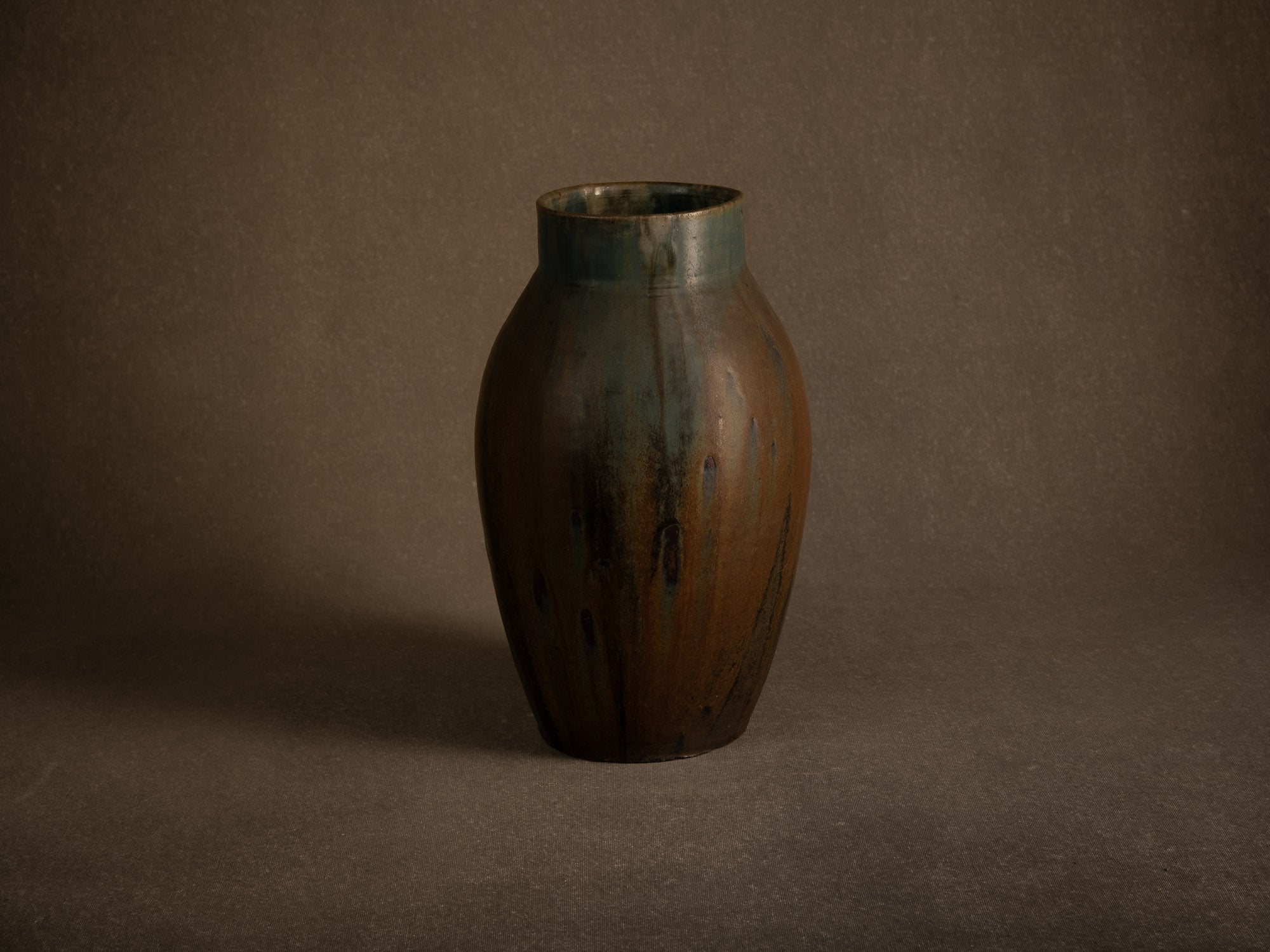 Remarquable vase en grès japoniste de Nils de Barck à Saint‑Amand‑en‑Puisaye, France (vers 1895-1900)..Oustanding Carriès school japonisme stoneware vase by Nils de Barck in Puisaye, France (circa 1895-1900)