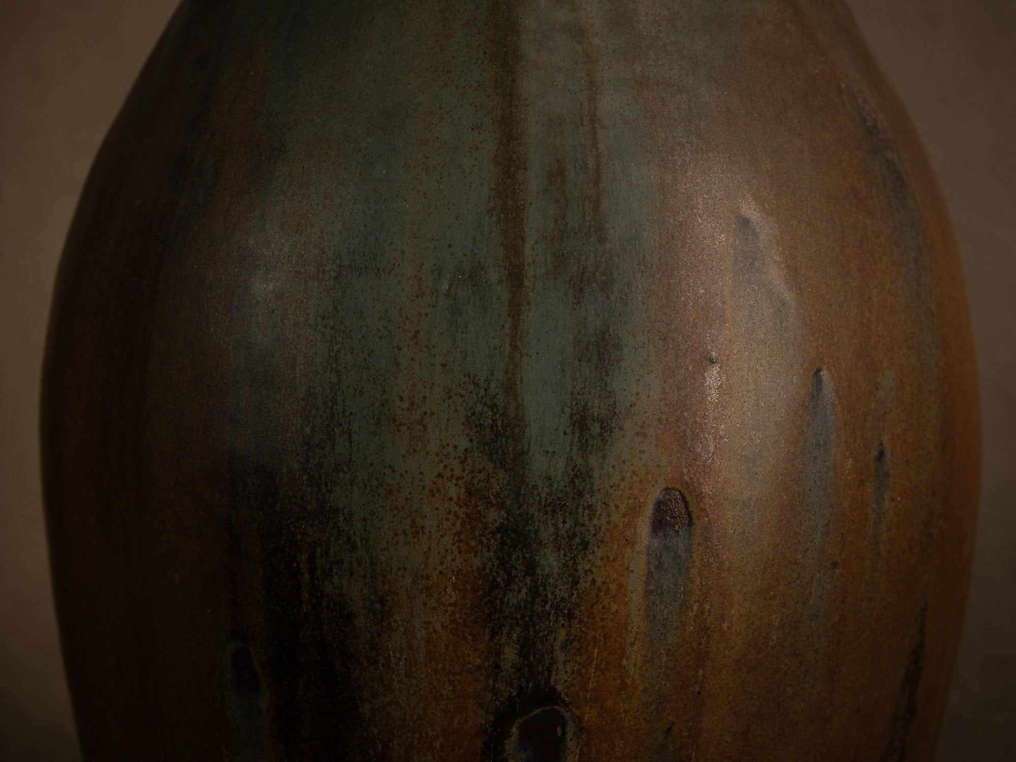 Remarquable vase en grès japoniste de Nils de Barck à Saint‑Amand‑en‑Puisaye, France (vers 1895-1900)..Oustanding Carriès school japonisme stoneware vase by Nils de Barck in Puisaye, France (circa 1895-1900)
