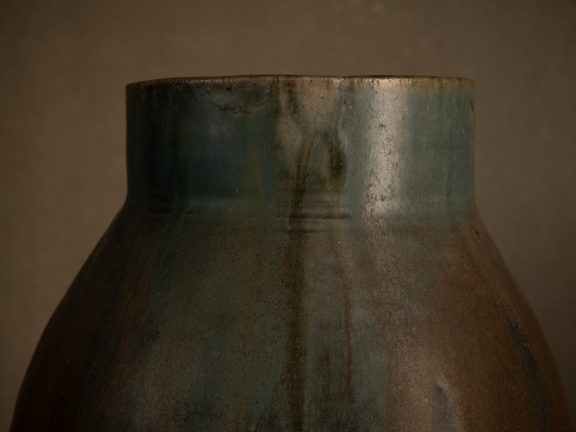 Remarquable vase en grès japoniste de Nils de Barck à Saint‑Amand‑en‑Puisaye, France (vers 1895-1900)..Oustanding Carriès school japonisme stoneware vase by Nils de Barck in Puisaye, France (circa 1895-1900)