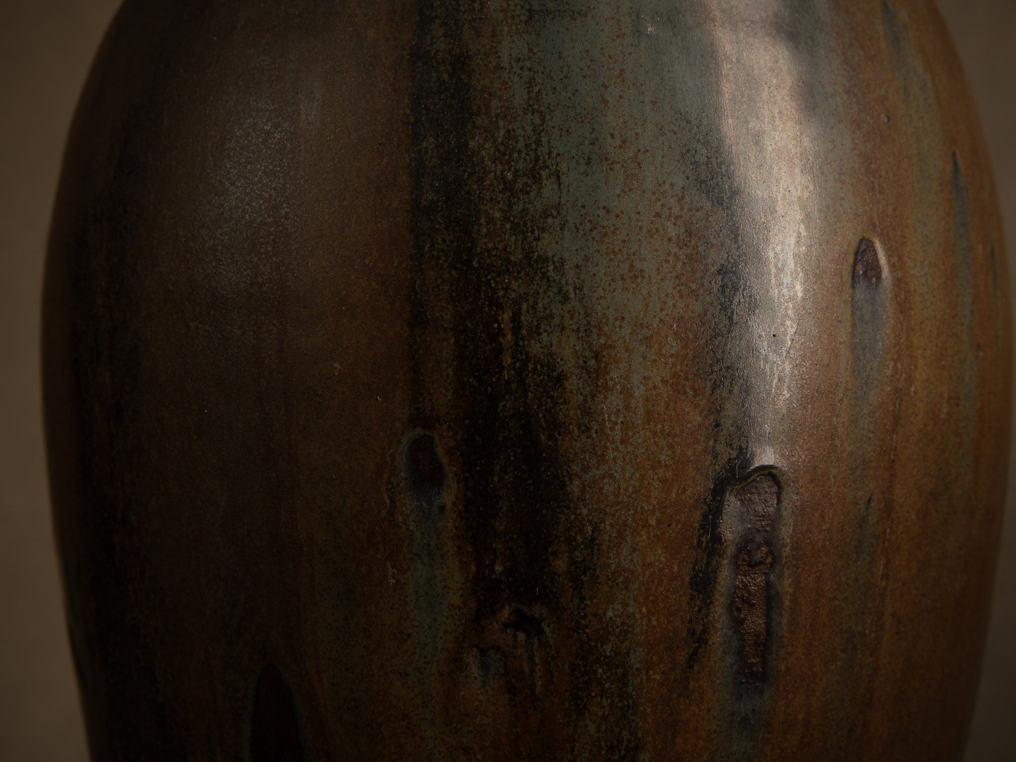 Remarquable vase en grès japoniste de Nils de Barck à Saint‑Amand‑en‑Puisaye, France (vers 1895-1900)..Oustanding Carriès school japonisme stoneware vase by Nils de Barck in Puisaye, France (circa 1895-1900)