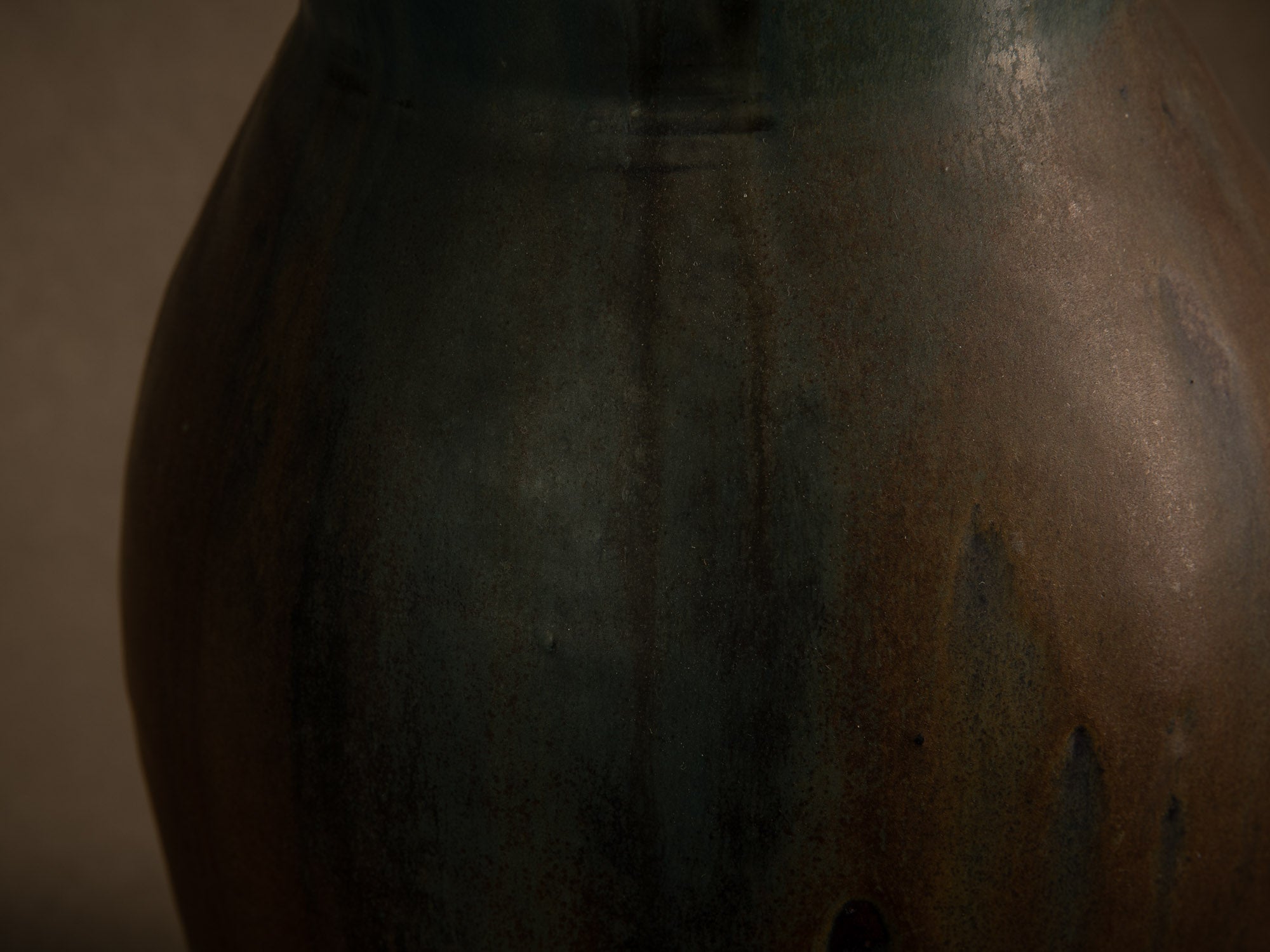 Remarquable vase en grès japoniste de Nils de Barck à Saint‑Amand‑en‑Puisaye, France (vers 1895-1900)..Oustanding Carriès school japonisme stoneware vase by Nils de Barck in Puisaye, France (circa 1895-1900)