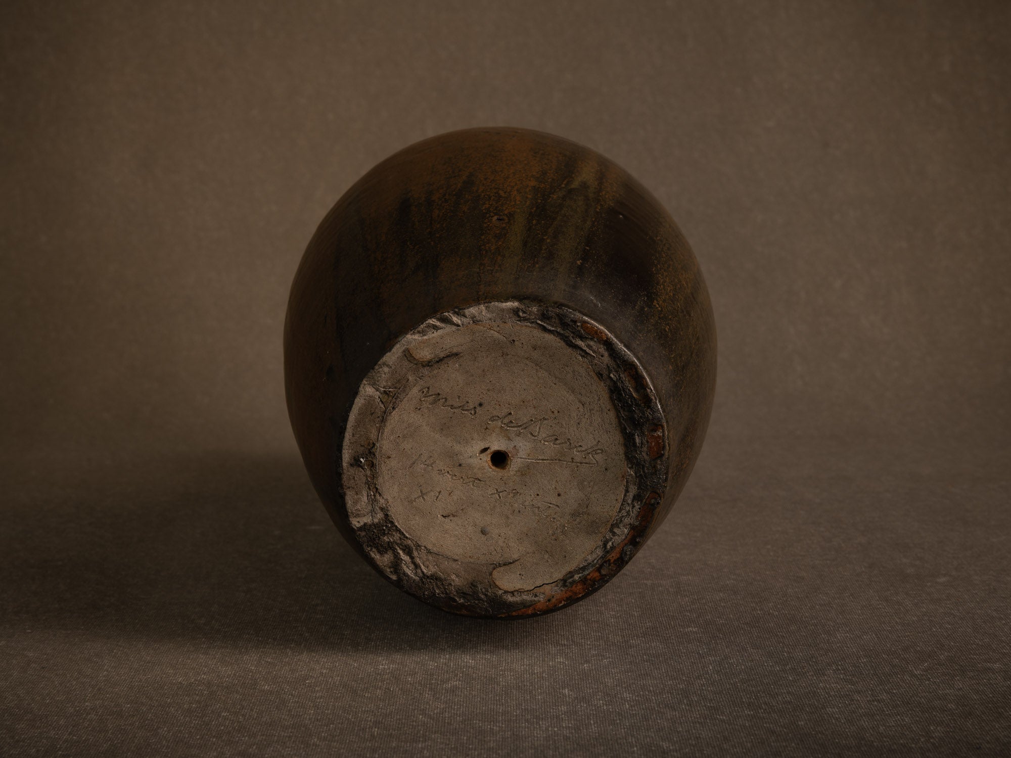 Remarquable vase en grès japoniste de Nils de Barck à Saint‑Amand‑en‑Puisaye, France (vers 1895-1900)..Oustanding Carriès school japonisme stoneware vase by Nils de Barck in Puisaye, France (circa 1895-1900)