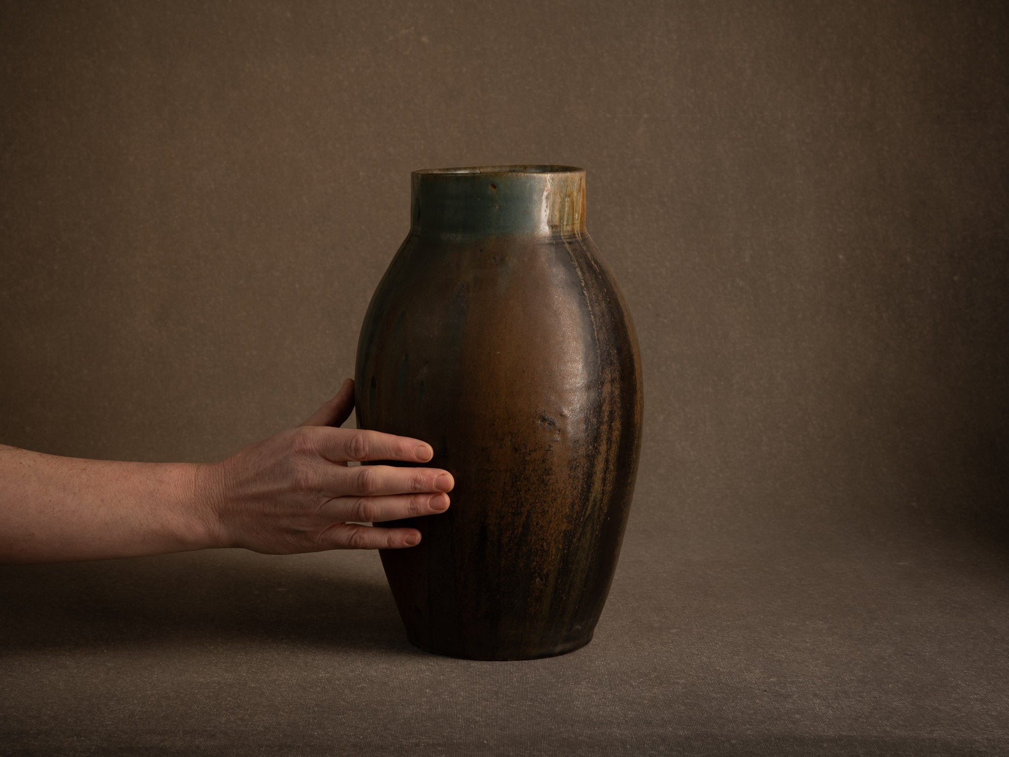 Remarquable vase en grès japoniste de Nils de Barck à Saint‑Amand‑en‑Puisaye, France (vers 1895-1900)..Oustanding Carriès school japonisme stoneware vase by Nils de Barck in Puisaye, France (circa 1895-1900)
