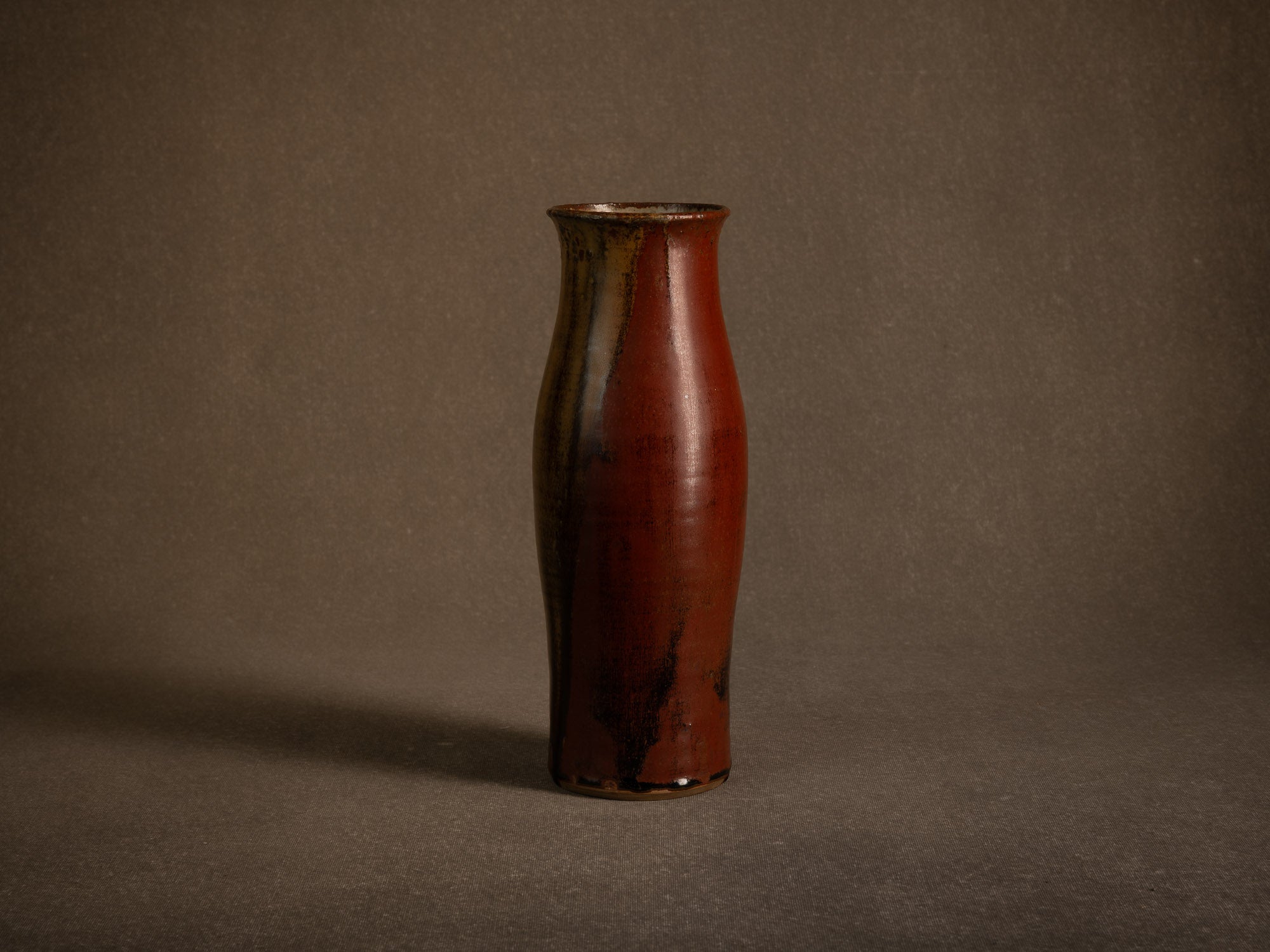 Important vase en grès tenmoku de Patrice Rouby à Souspierre, France (1978)..Important tenmoku stoneware vase by Patrice Rouby in Souspierre, France (1978)
