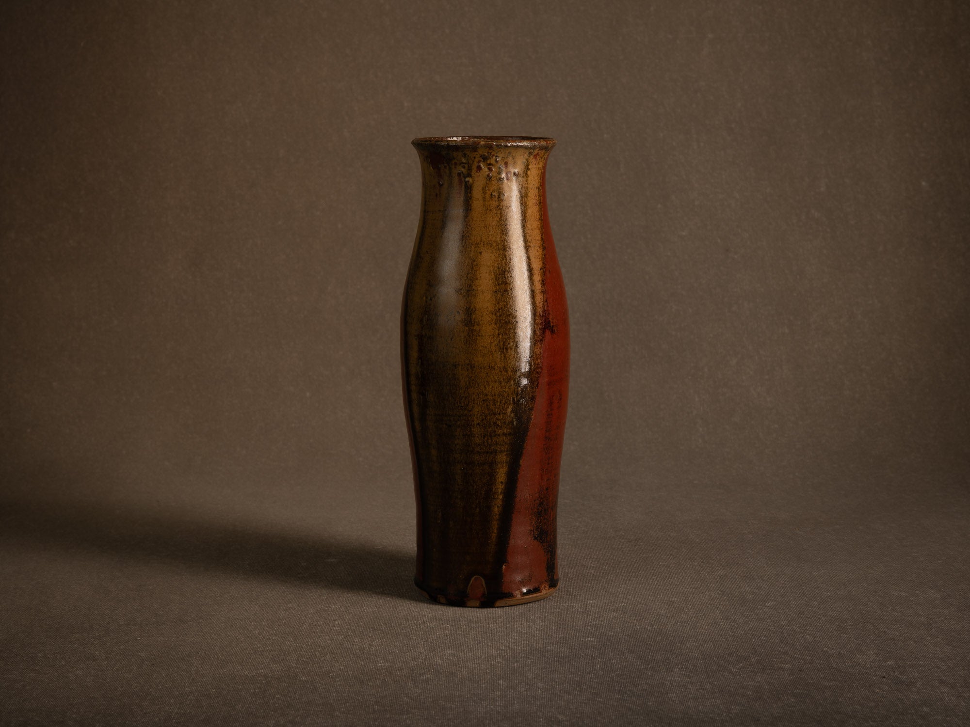 Important vase en grès tenmoku de Patrice Rouby à Souspierre, France (1978)..Important tenmoku stoneware vase by Patrice Rouby in Souspierre, France (1978)