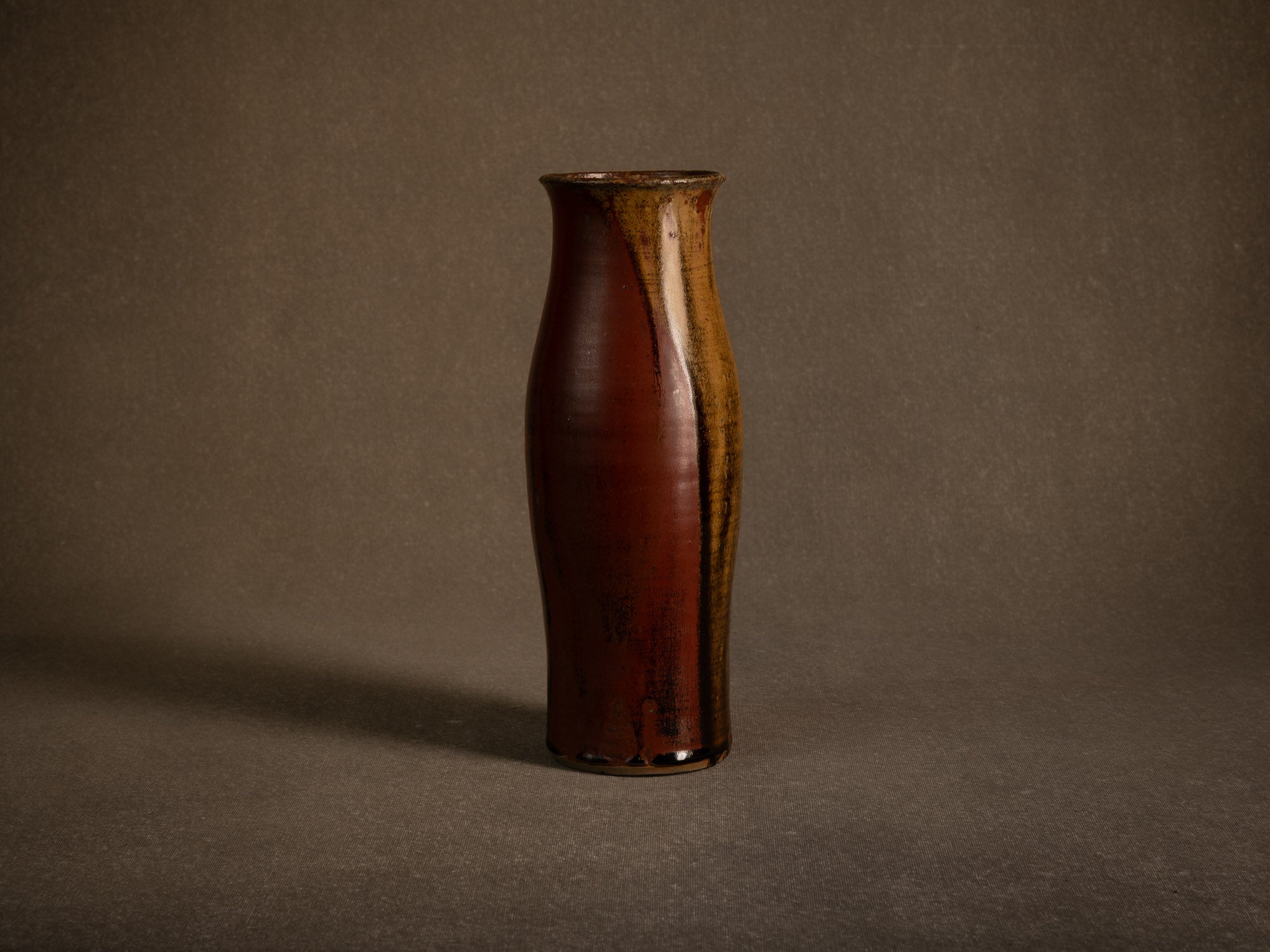 Important vase en grès tenmoku de Patrice Rouby à Souspierre, France (1978)..Important tenmoku stoneware vase by Patrice Rouby in Souspierre, France (1978)