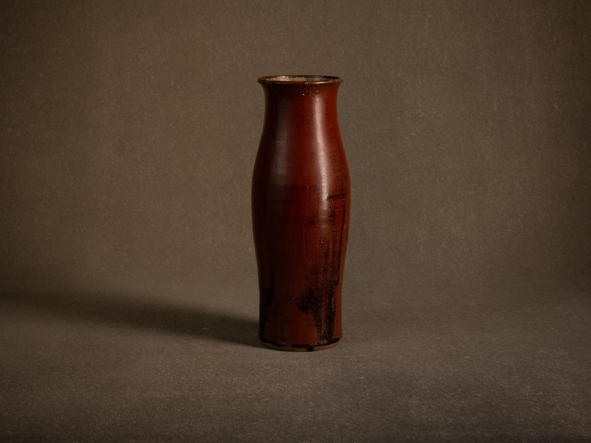 Important vase en grès tenmoku de Patrice Rouby à Souspierre, France (1978)..Important tenmoku stoneware vase by Patrice Rouby in Souspierre, France (1978)