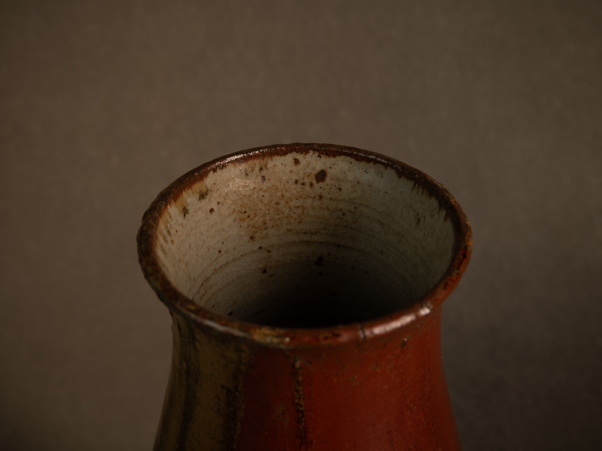 Important vase en grès tenmoku de Patrice Rouby à Souspierre, France (1978)..Important tenmoku stoneware vase by Patrice Rouby in Souspierre, France (1978)