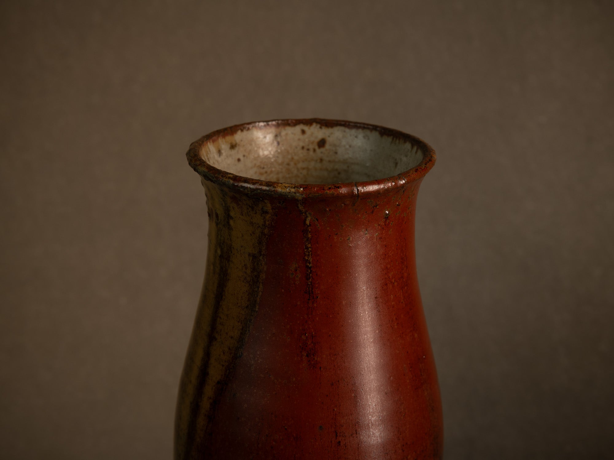 Important vase en grès tenmoku de Patrice Rouby à Souspierre, France (1978)..Important tenmoku stoneware vase by Patrice Rouby in Souspierre, France (1978)
