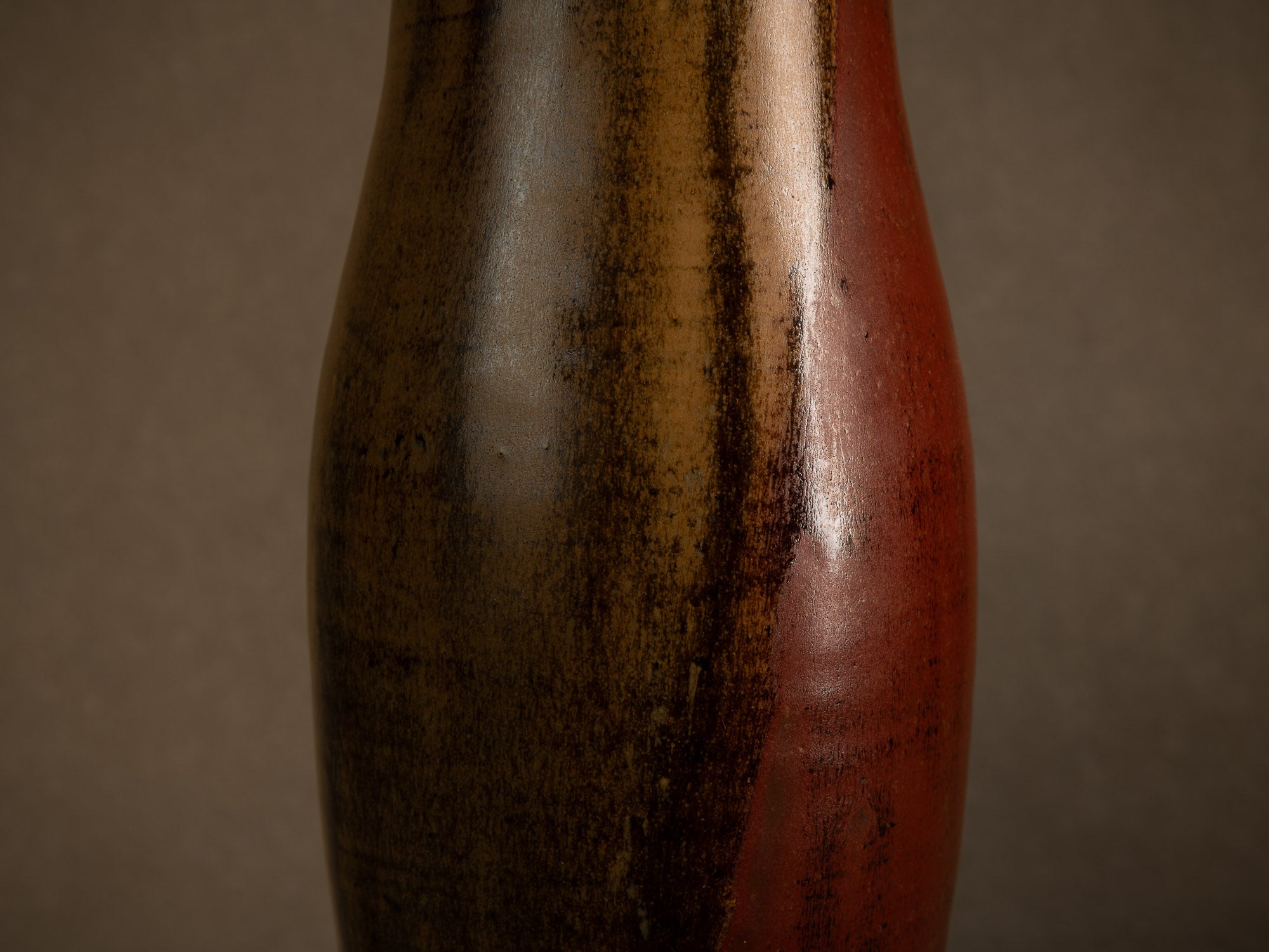Important vase en grès tenmoku de Patrice Rouby à Souspierre, France (1978)..Important tenmoku stoneware vase by Patrice Rouby in Souspierre, France (1978)
