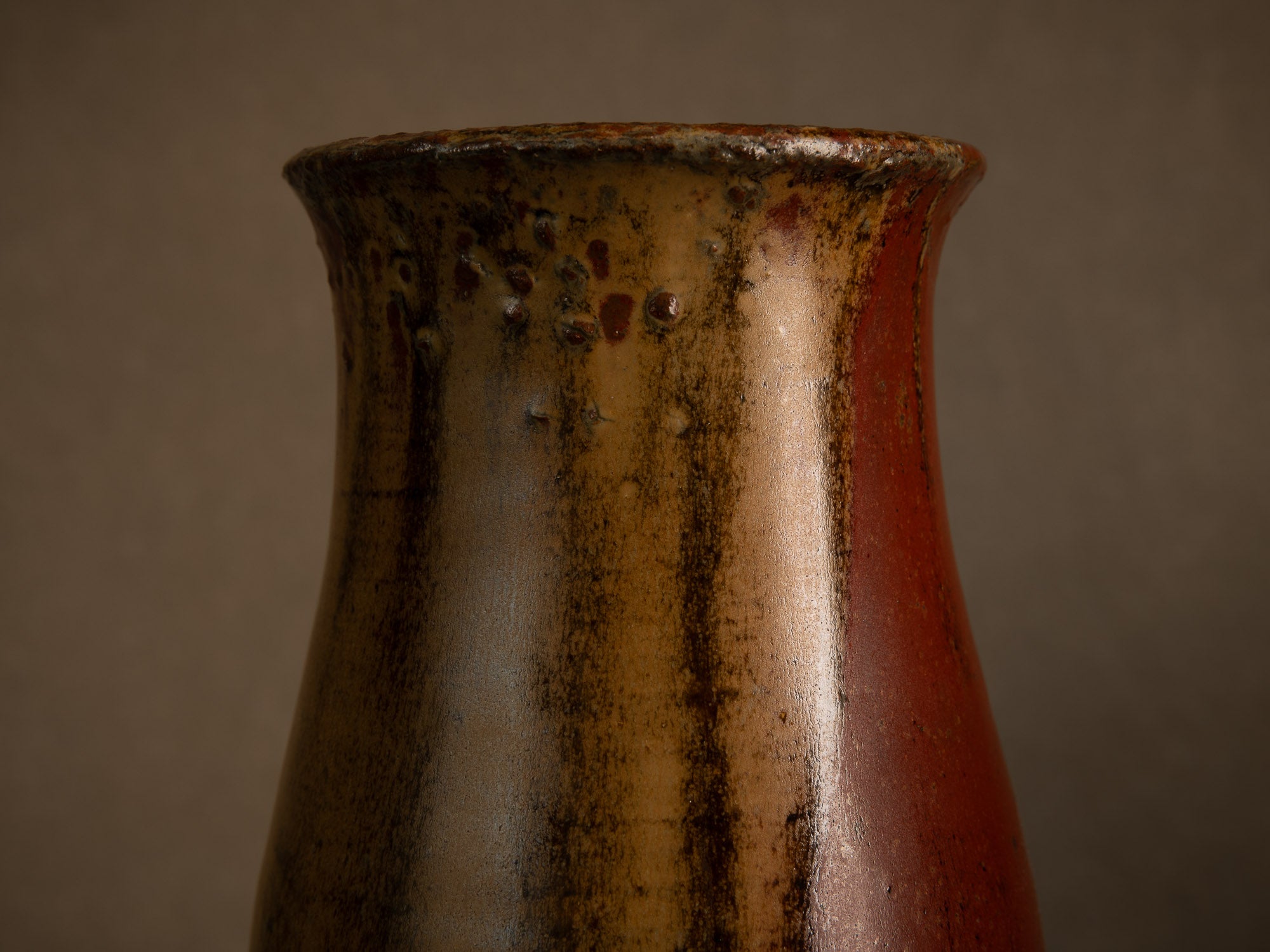 Important vase en grès tenmoku de Patrice Rouby à Souspierre, France (1978)..Important tenmoku stoneware vase by Patrice Rouby in Souspierre, France (1978)