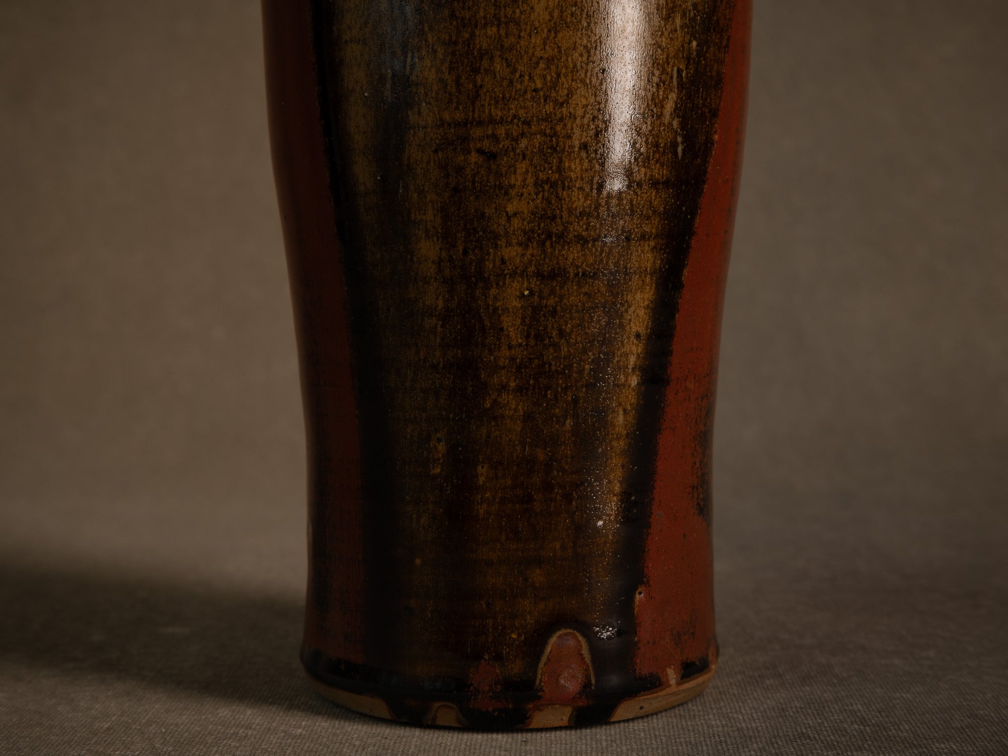 Important vase en grès tenmoku de Patrice Rouby à Souspierre, France (1978)..Important tenmoku stoneware vase by Patrice Rouby in Souspierre, France (1978)