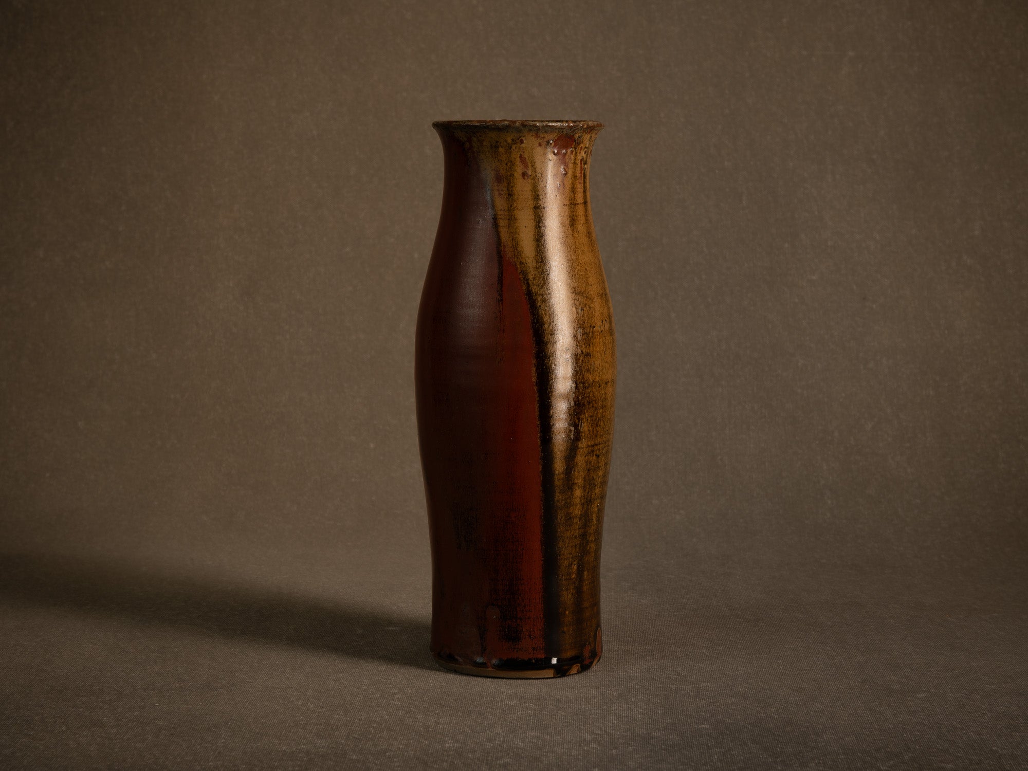 Important vase en grès tenmoku de Patrice Rouby à Souspierre, France (1978)..Important tenmoku stoneware vase by Patrice Rouby in Souspierre, France (1978)