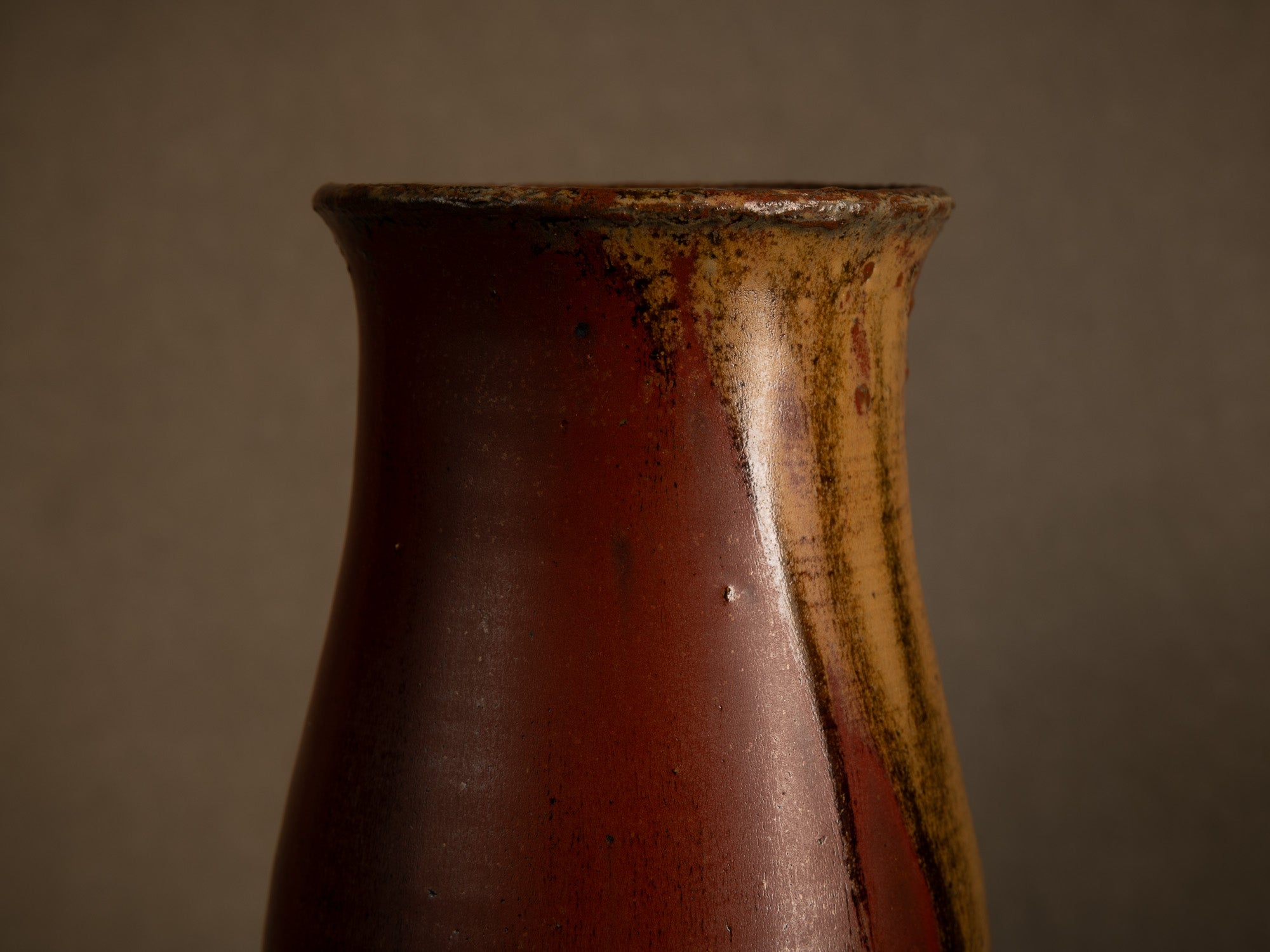 Important vase en grès tenmoku de Patrice Rouby à Souspierre, France (1978)..Important tenmoku stoneware vase by Patrice Rouby in Souspierre, France (1978)