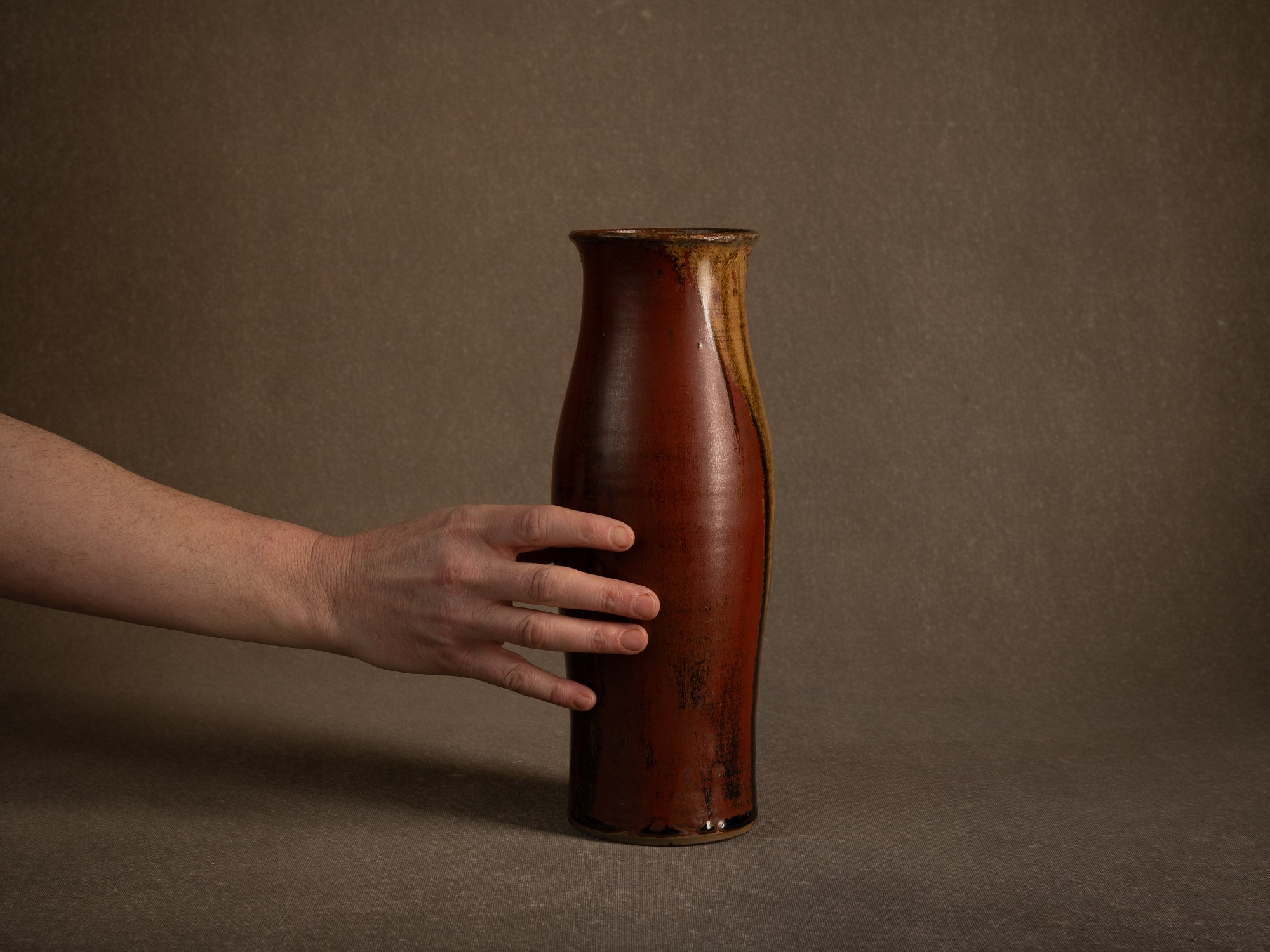 Important vase en grès tenmoku de Patrice Rouby à Souspierre, France (1978)..Important tenmoku stoneware vase by Patrice Rouby in Souspierre, France (1978)