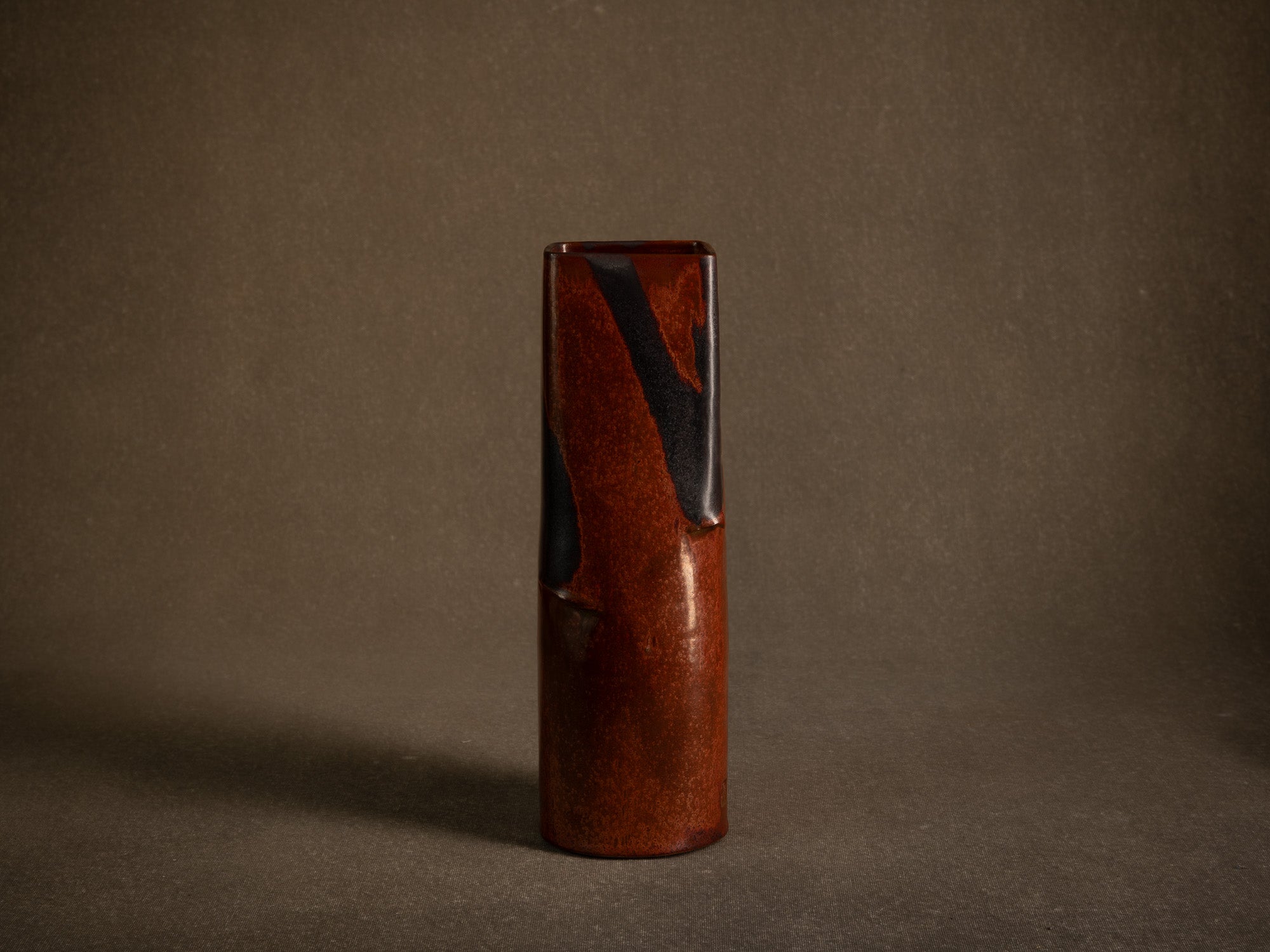 Vase en grès émaillé par Jean Cacheleux à Saint Amand en Puisaye, France (vers 1990)..Glazed stoneware vase by Jean Cacheleux à Saint Amand en Puisaye, France (circa 1990)