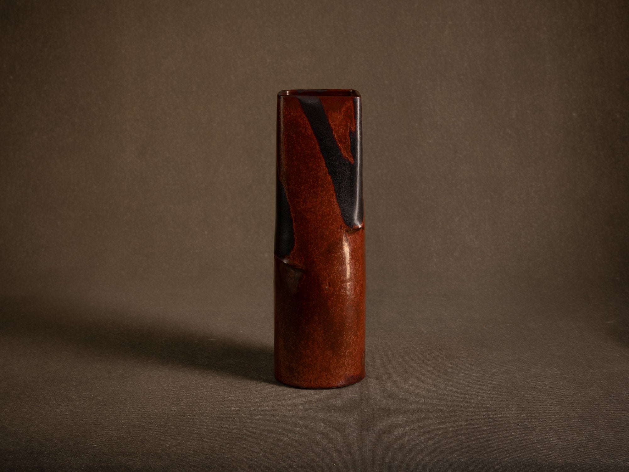 Vase en grès émaillé par Jean Cacheleux à Saint Amand en Puisaye, France (vers 1990)..Glazed stoneware vase by Jean Cacheleux à Saint Amand en Puisaye, France (circa 1990)
