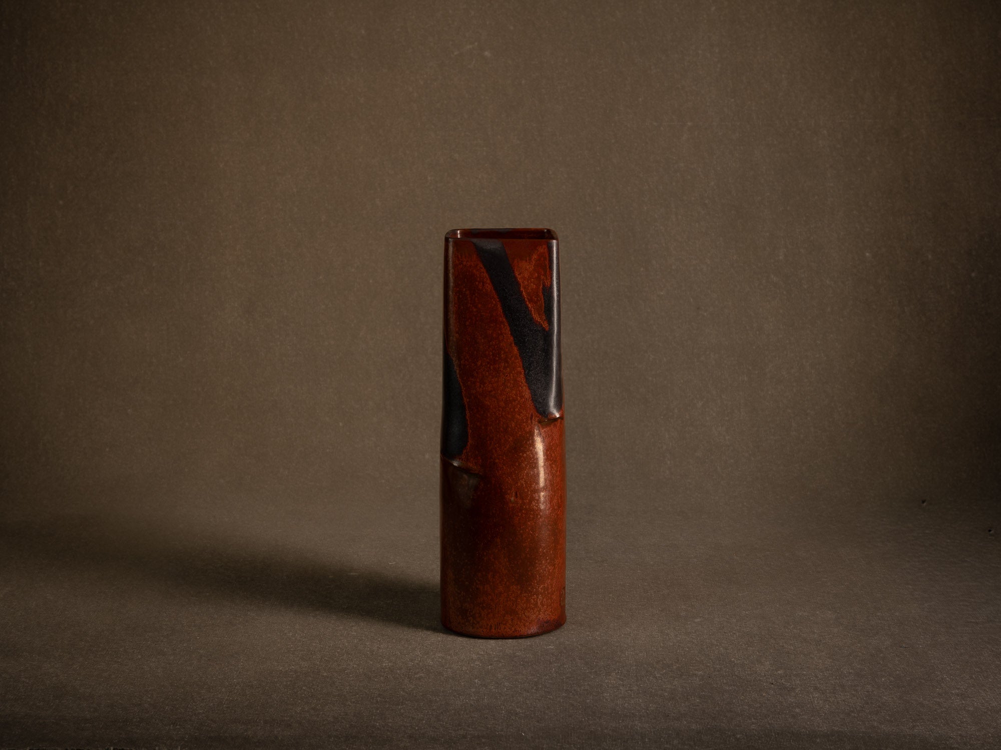 Vase en grès émaillé par Jean Cacheleux à Saint Amand en Puisaye, France (vers 1990)..Glazed stoneware vase by Jean Cacheleux à Saint Amand en Puisaye, France (circa 1990)